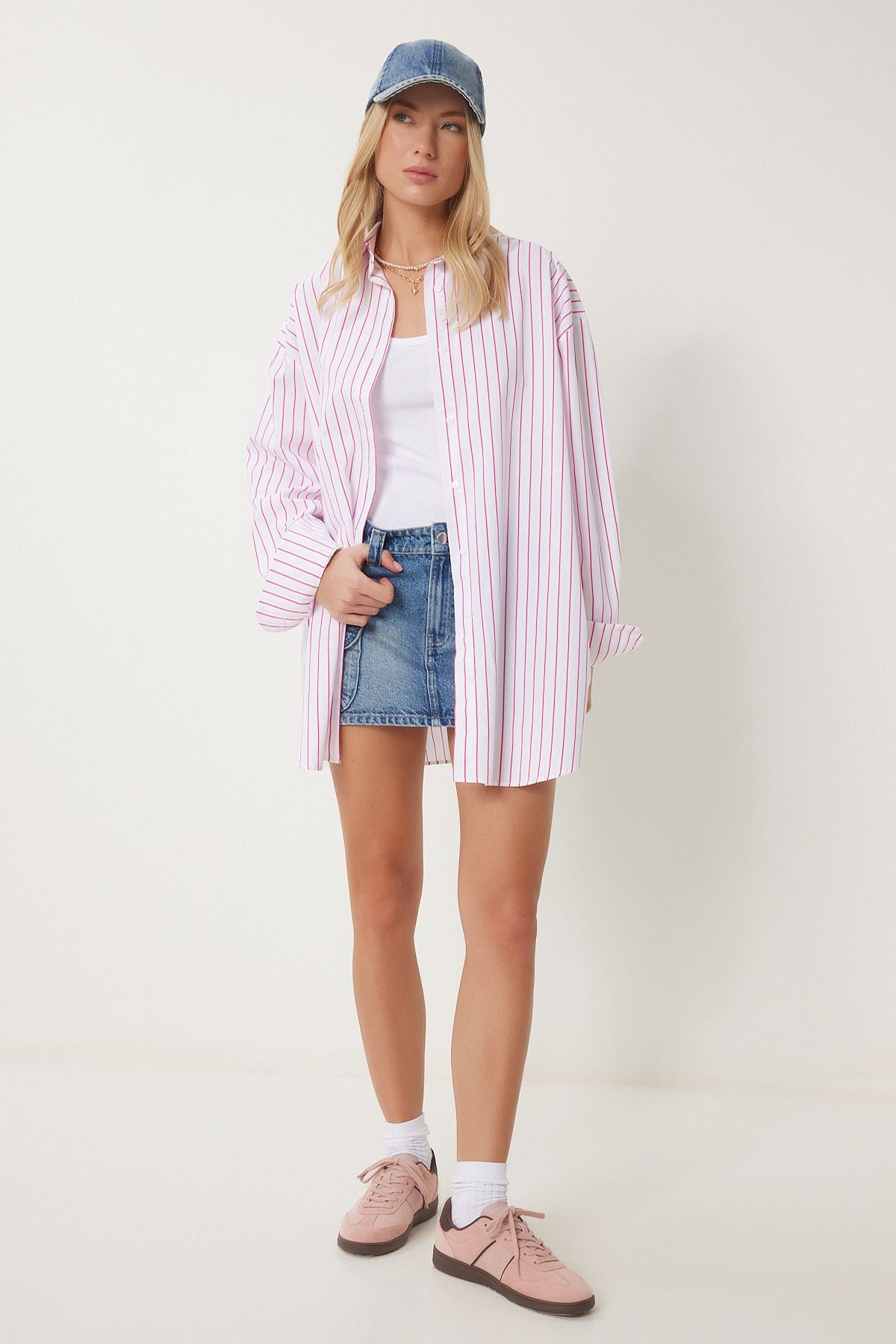 Beyaz Pembe Çizgili Oversize Uzun Dokuma Gömlek BP00168