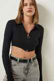 Siyah Fermuarlı Polo Yaka Crop Örme Bluz CE00090