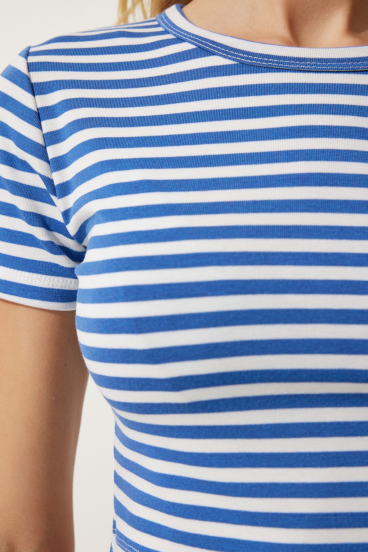 Mavi Çizgili Crop Örme T-Shirt NJ00139