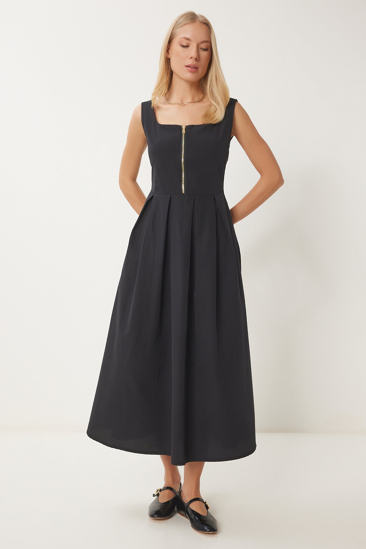 Siyah Fermuar Detaylı Midi Poplin Elbise UB00340