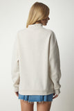 Bej Dik Yaka Basic Şardonlu Sweatshirt UB00166