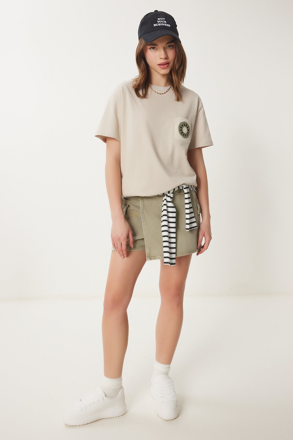 Krem Nakış Cepli Pamuklu T-Shirt CR00451