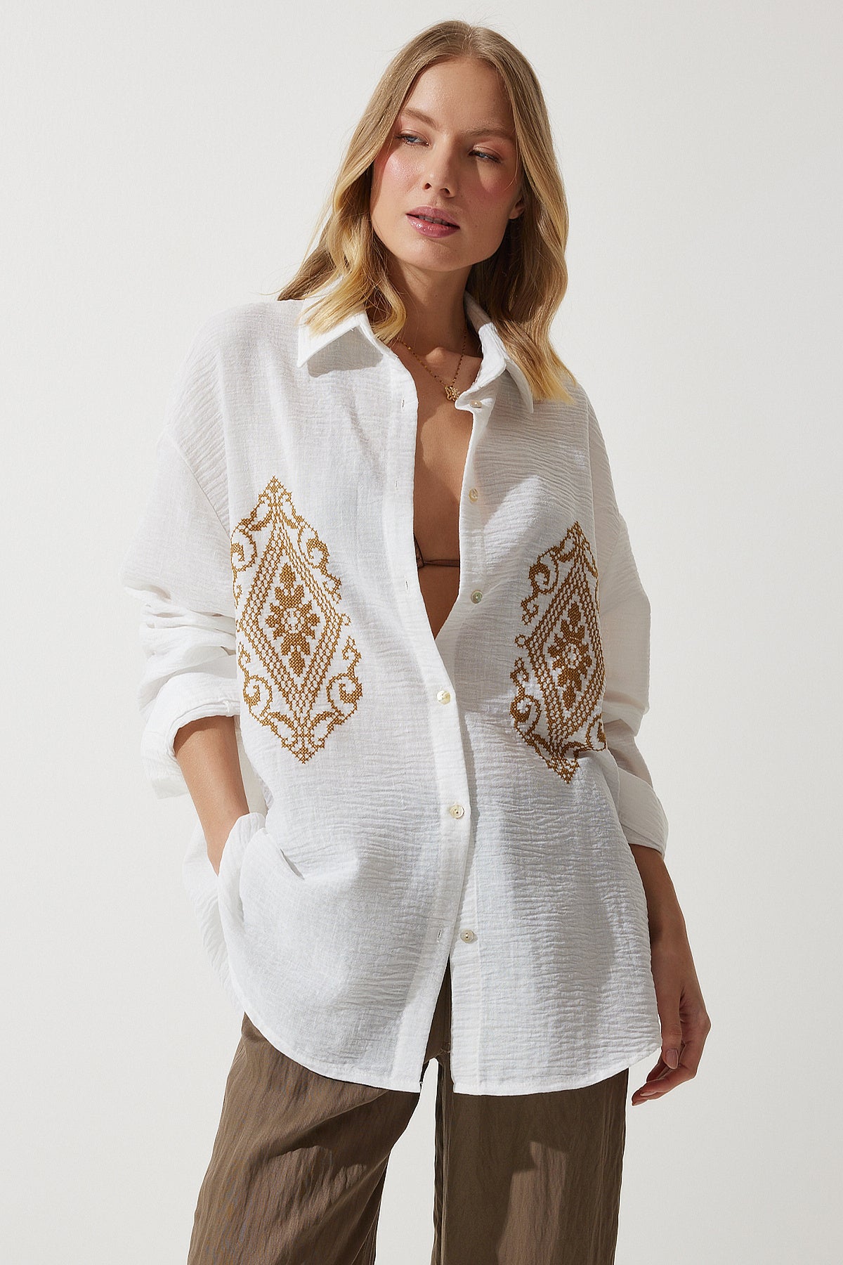 Beyaz Nakışlı Oversize Keten Pamuk Gömlek DM00134