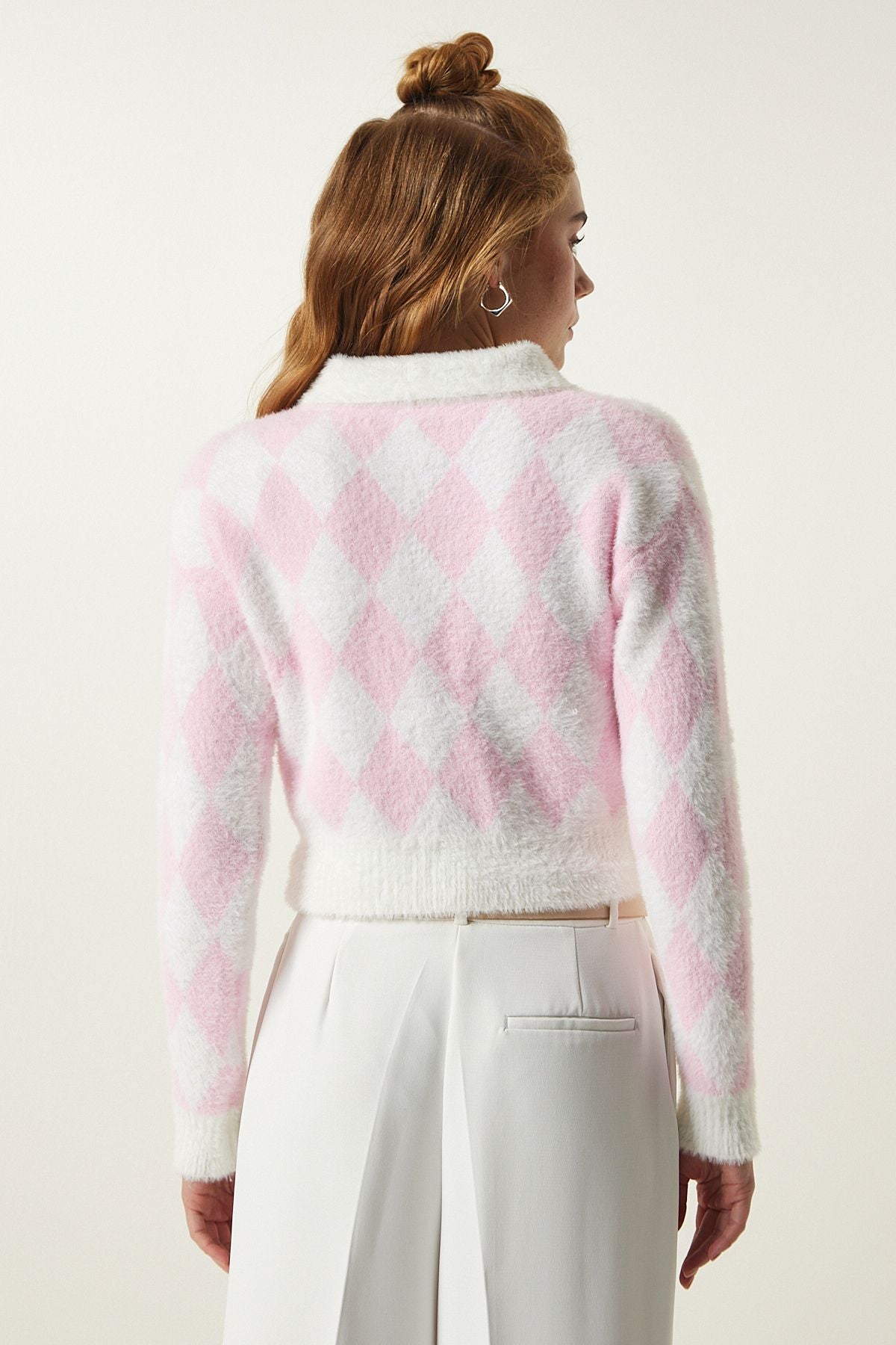 Beyaz Pembe Desenli Sakallı Mevsimlik Crop Triko Hırka PF00066