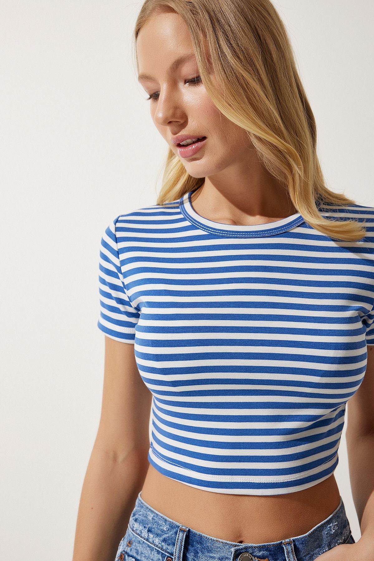 Mavi Çizgili Crop Örme T-Shirt NJ00139