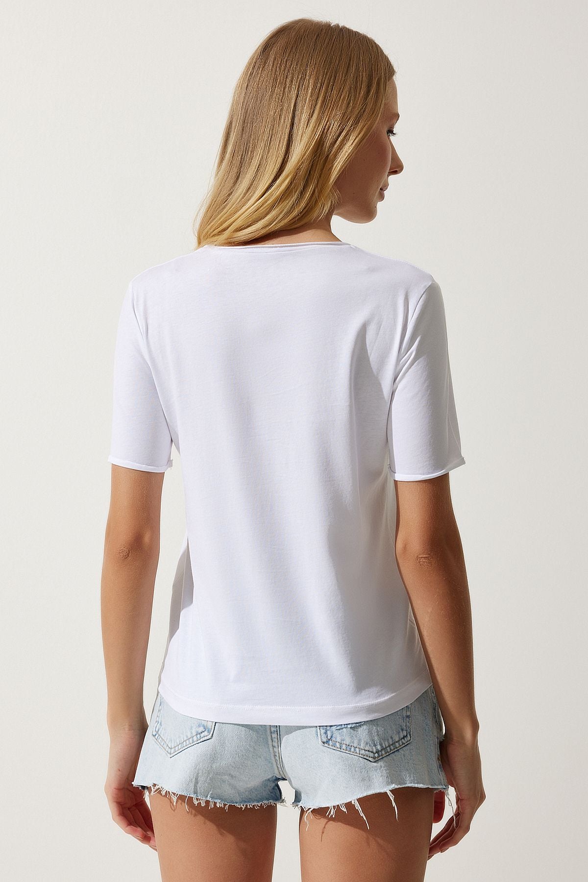 Beyaz Bisiklet Yaka Basic Örme T-Shirt UB00229