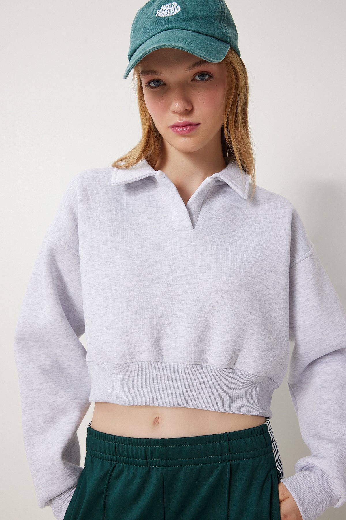 Gri Polo Yaka Şardonlu Crop Örme Sweatshirt HW00014