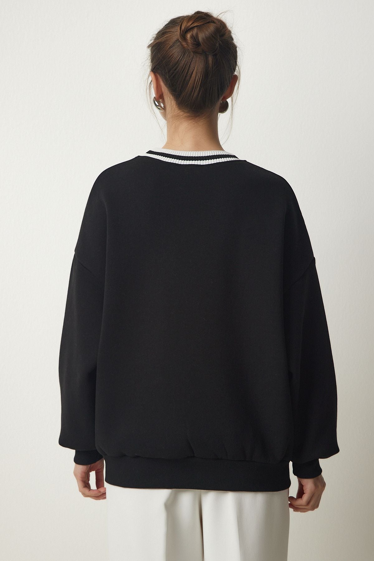 Siyah Nakışlı Şardonlu Örme Sweatshirt HF00447