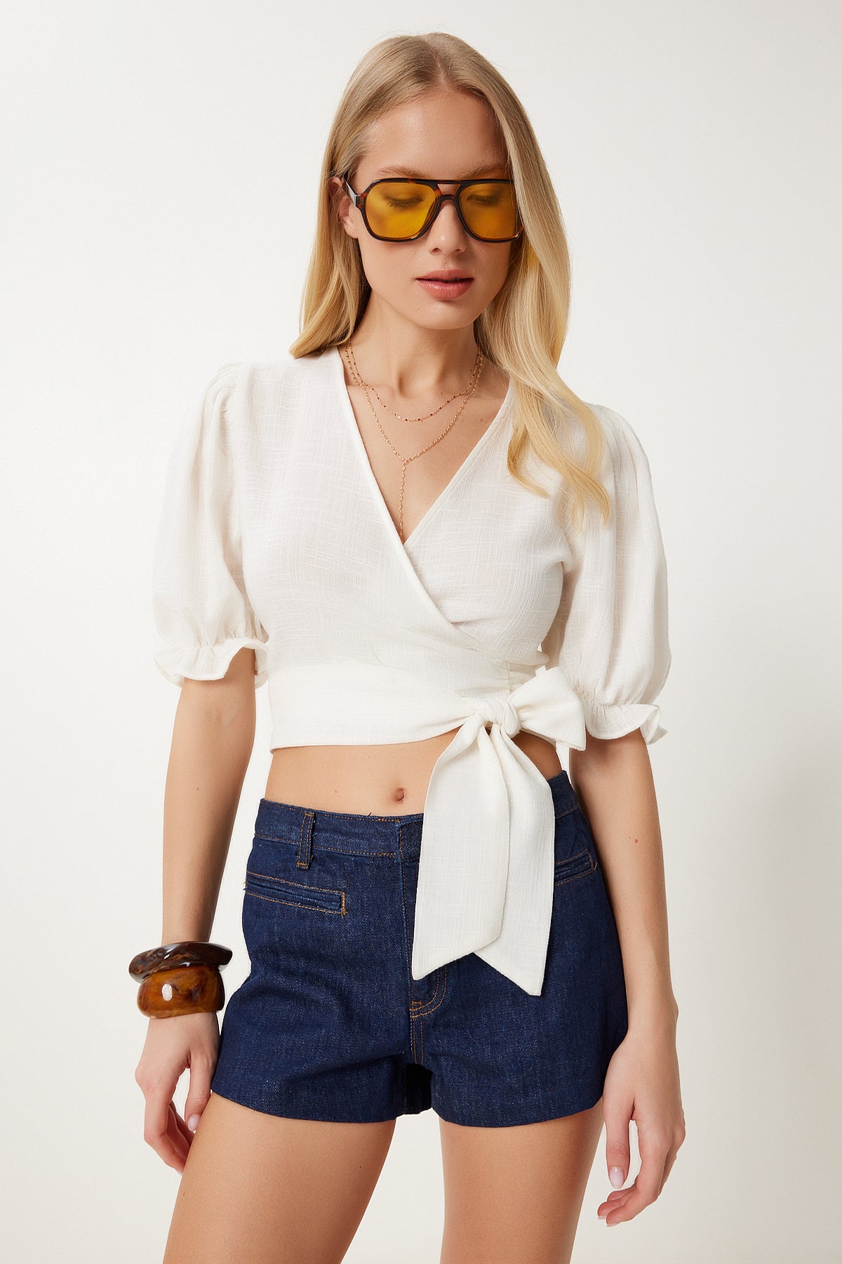 Ekru Bağlama Detaylı Crop Keten Bluz NS00443