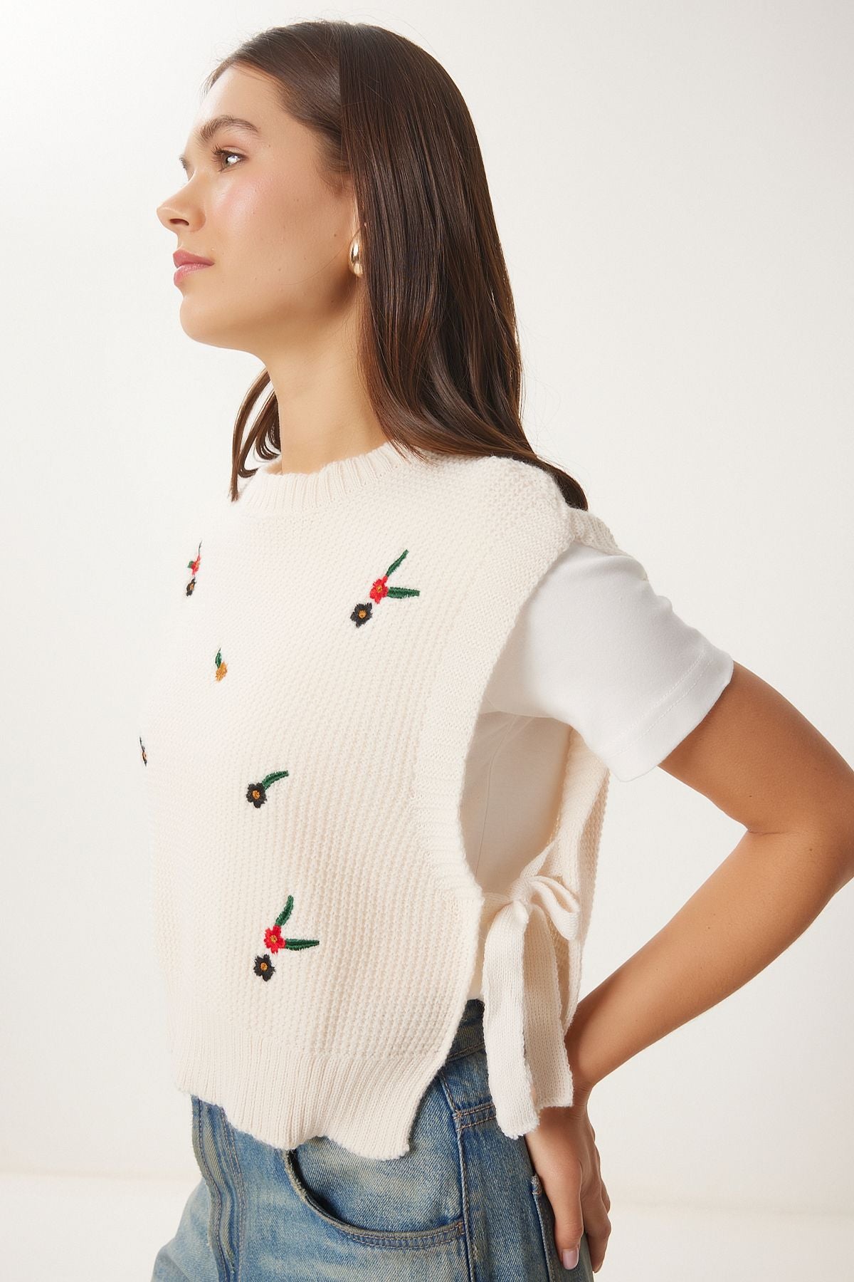 Krem Çiçek Nakışlı Bağlamalı Crop Triko Süveter KG00013