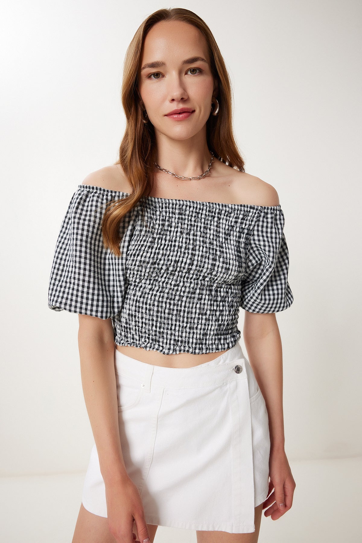 Siyah Kareli Carmen Yaka Esnek Crop Keten Bluz TP00079