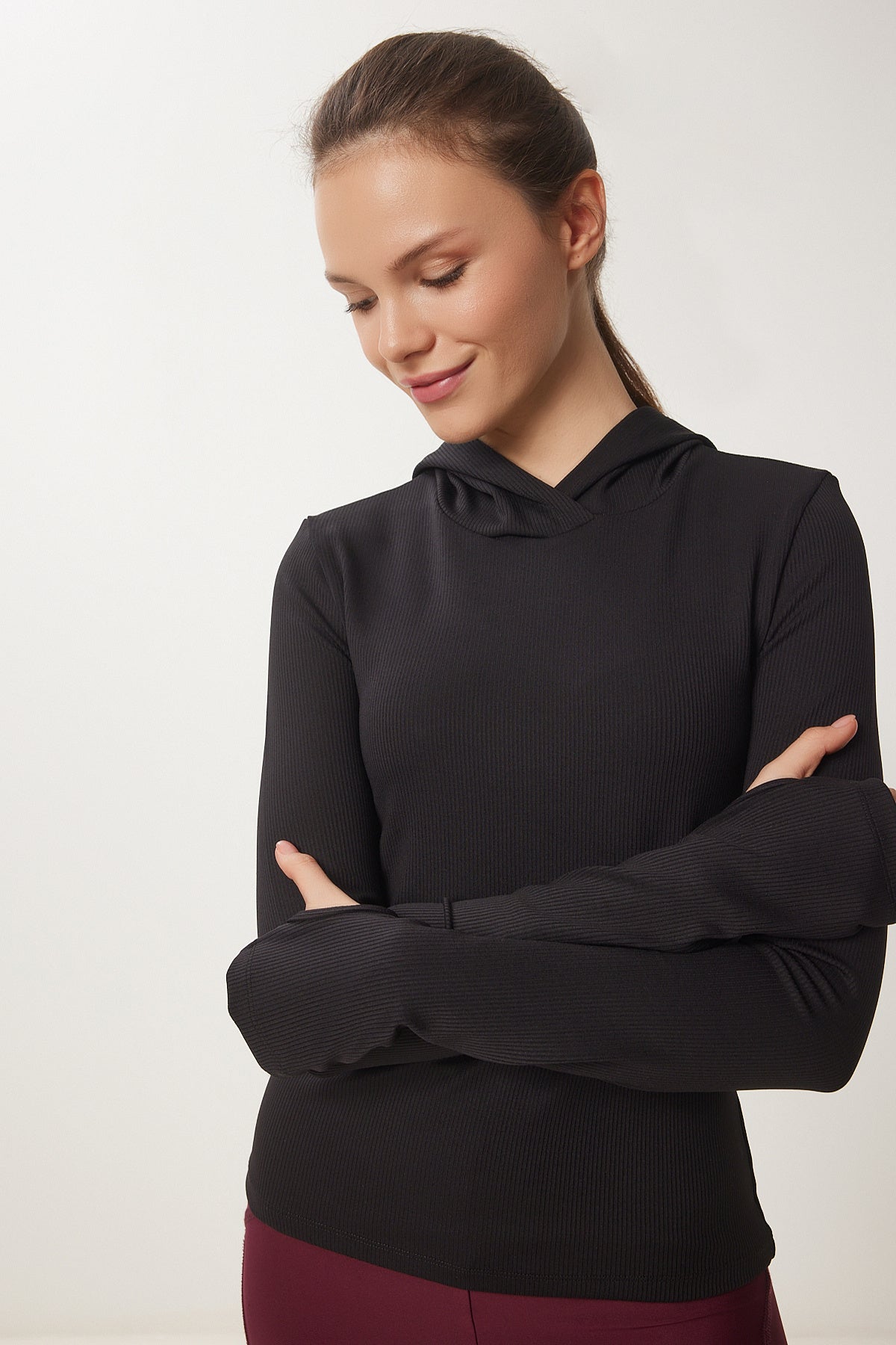 Siyah Parmak Ve Sırt Cut Out Detaylı Kapüşonlu Sweatshirt VX00004