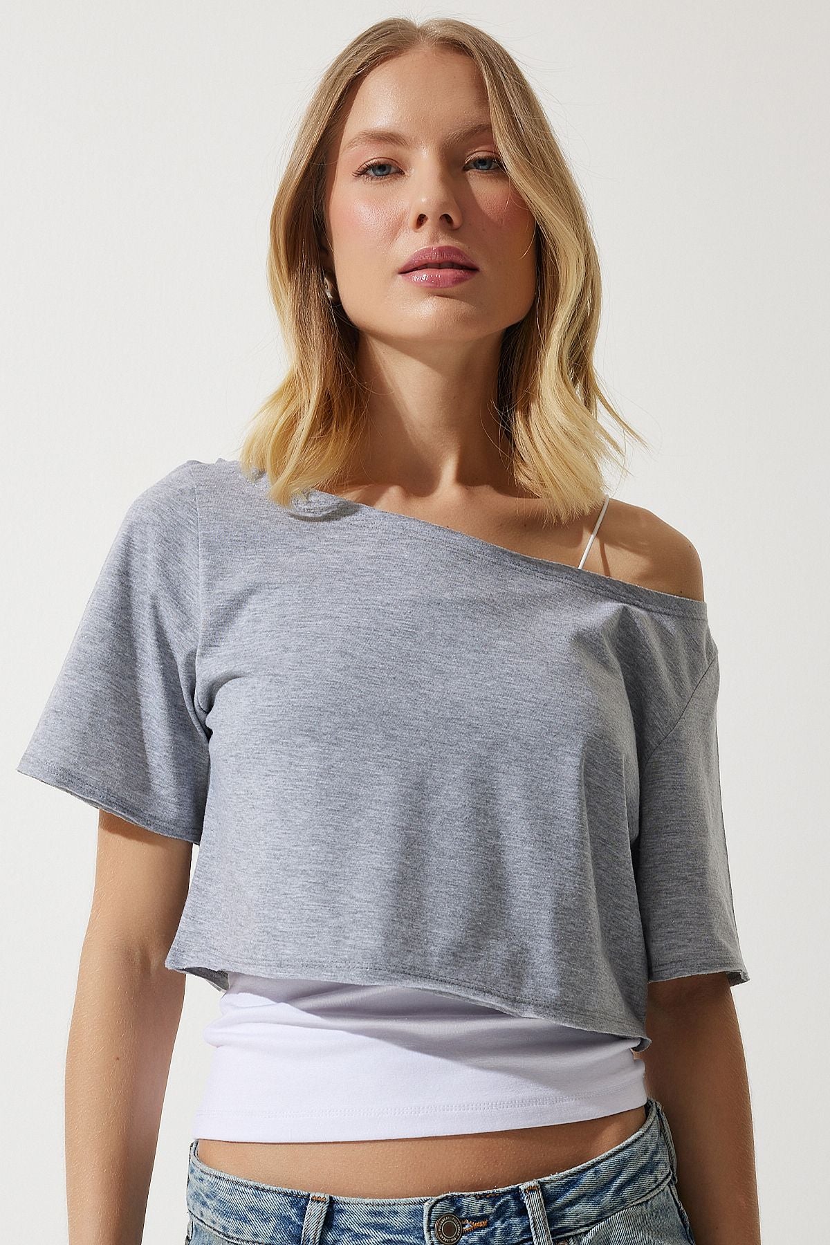 Gri Melanj Kayık Yaka Basic Crop Örme T-Shirt OW00028