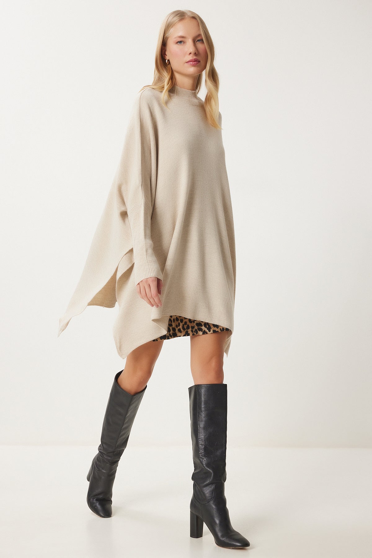 Krem Yandan Yırtmaçlı Oversize Panço Kazak YY00005