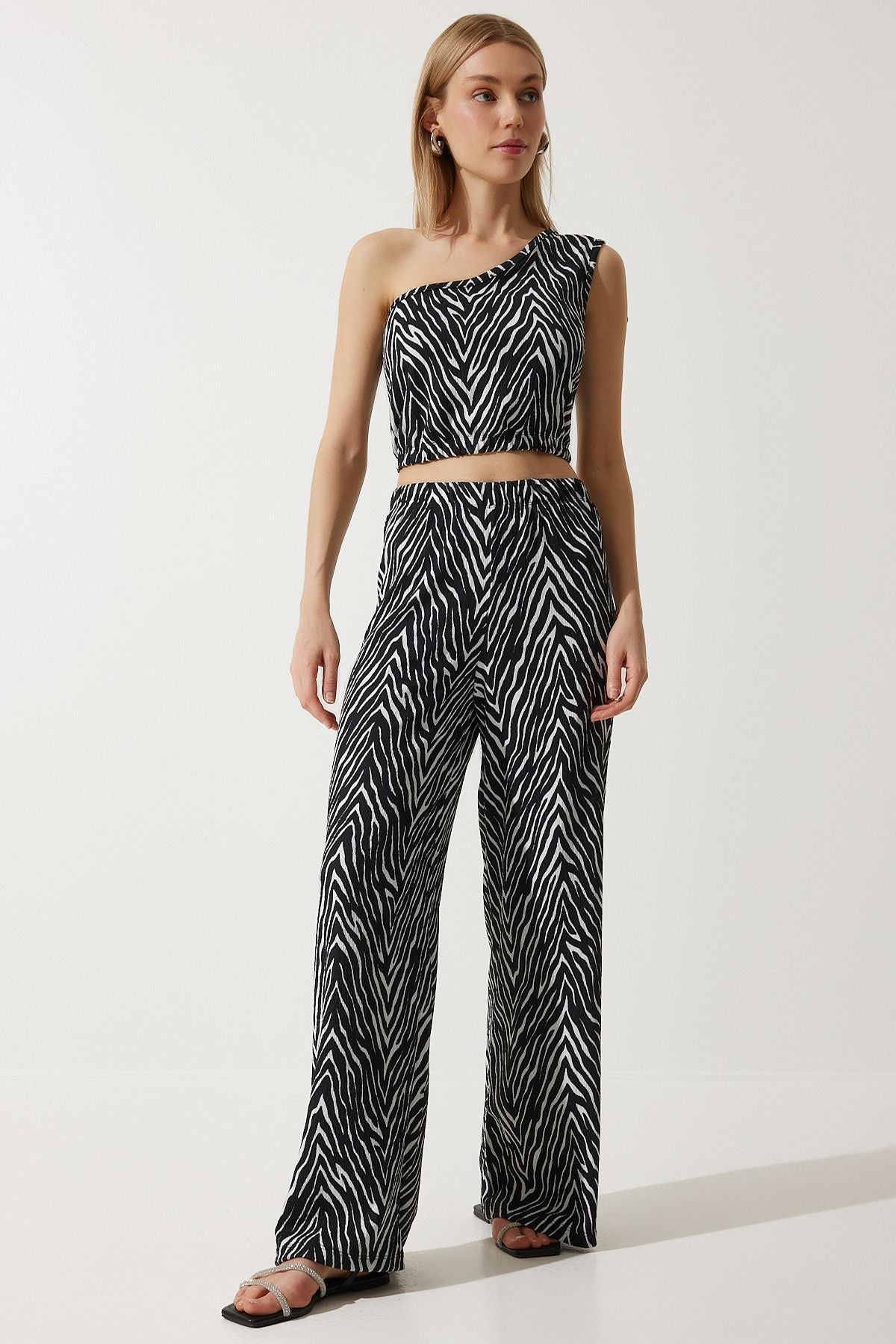 Siyah Beyaz Desenli Örme Crop Bluz Palazzo Takım MC00260