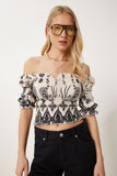 Krem Siyah Desenli Carmen Yaka Esnek Crop Örme Bluz ZH00051