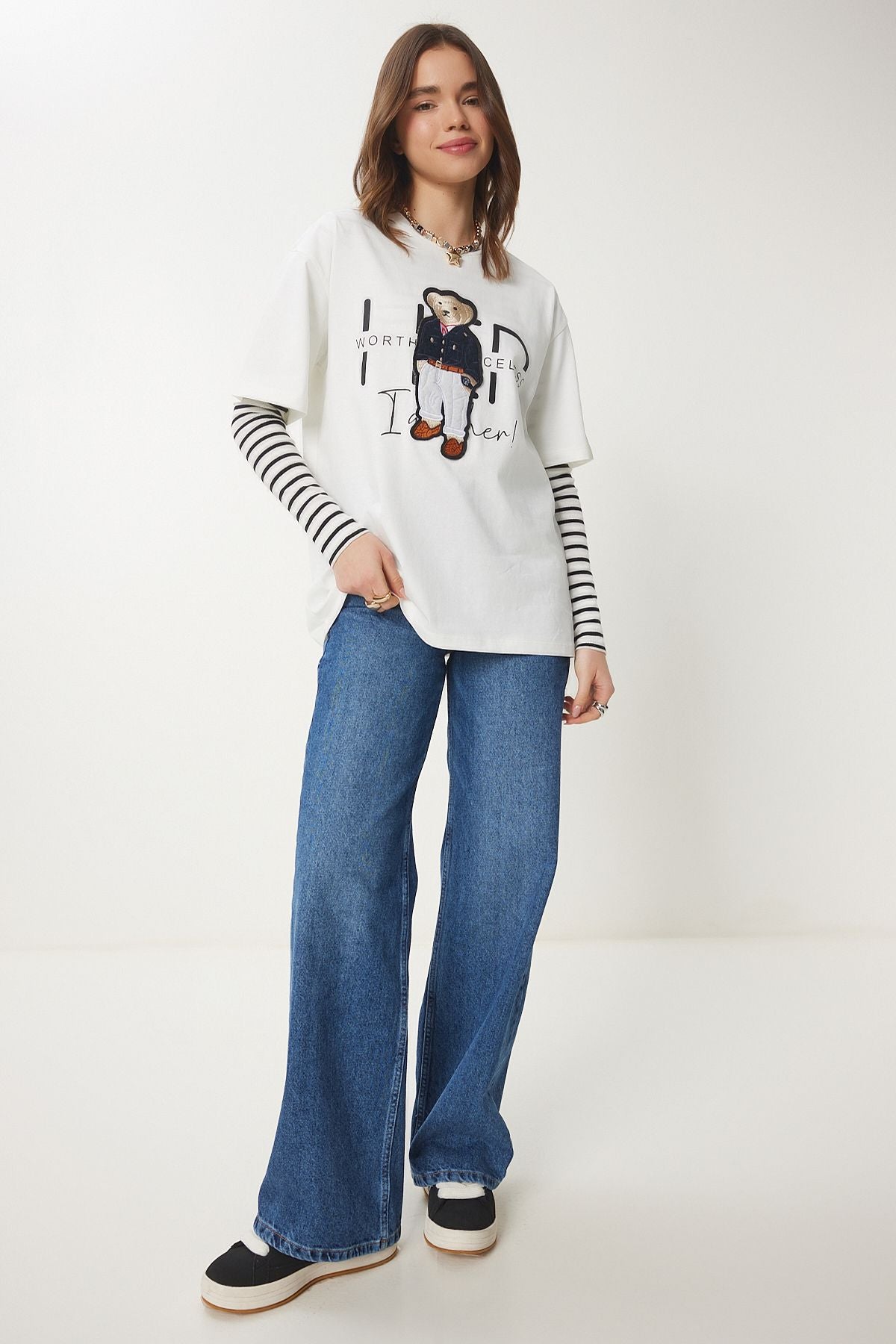 Ekru Ayıcık Armalı Pamuklu Oversize Örme T-Shirt CR00452