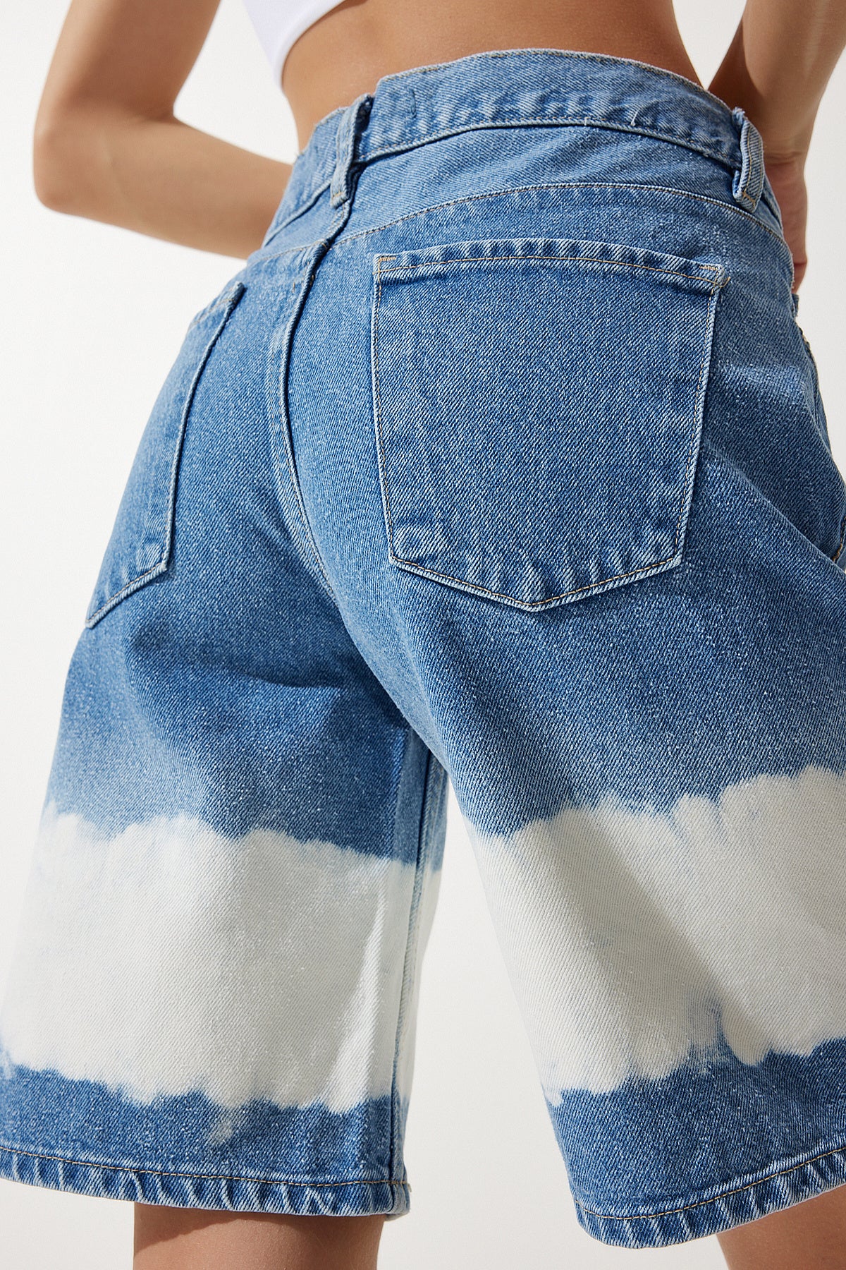 Mavi Batik Desenli Denim Şort UT00009