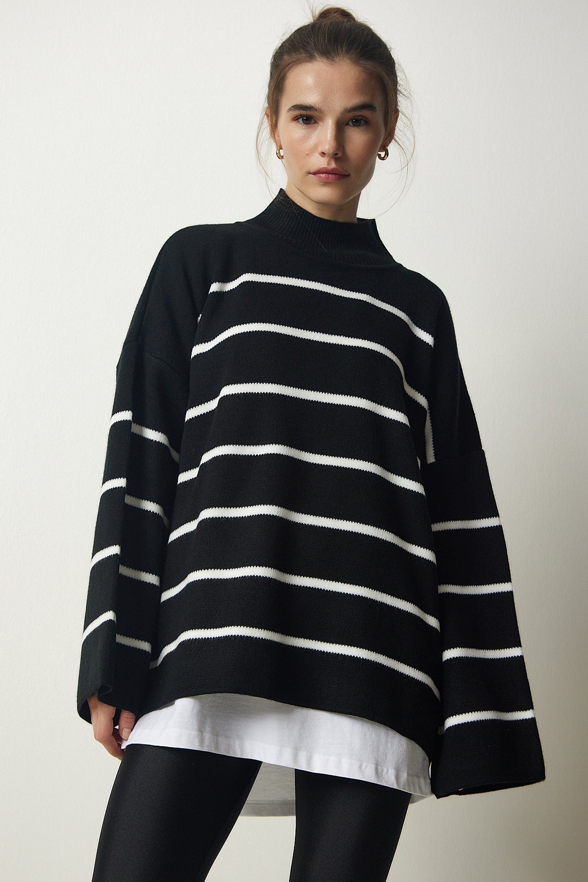 Siyah Dik Yaka Çizgili Oversize Triko Kazak NF00076