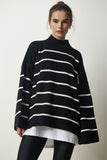 Siyah Dik Yaka Çizgili Oversize Triko Kazak NF00076