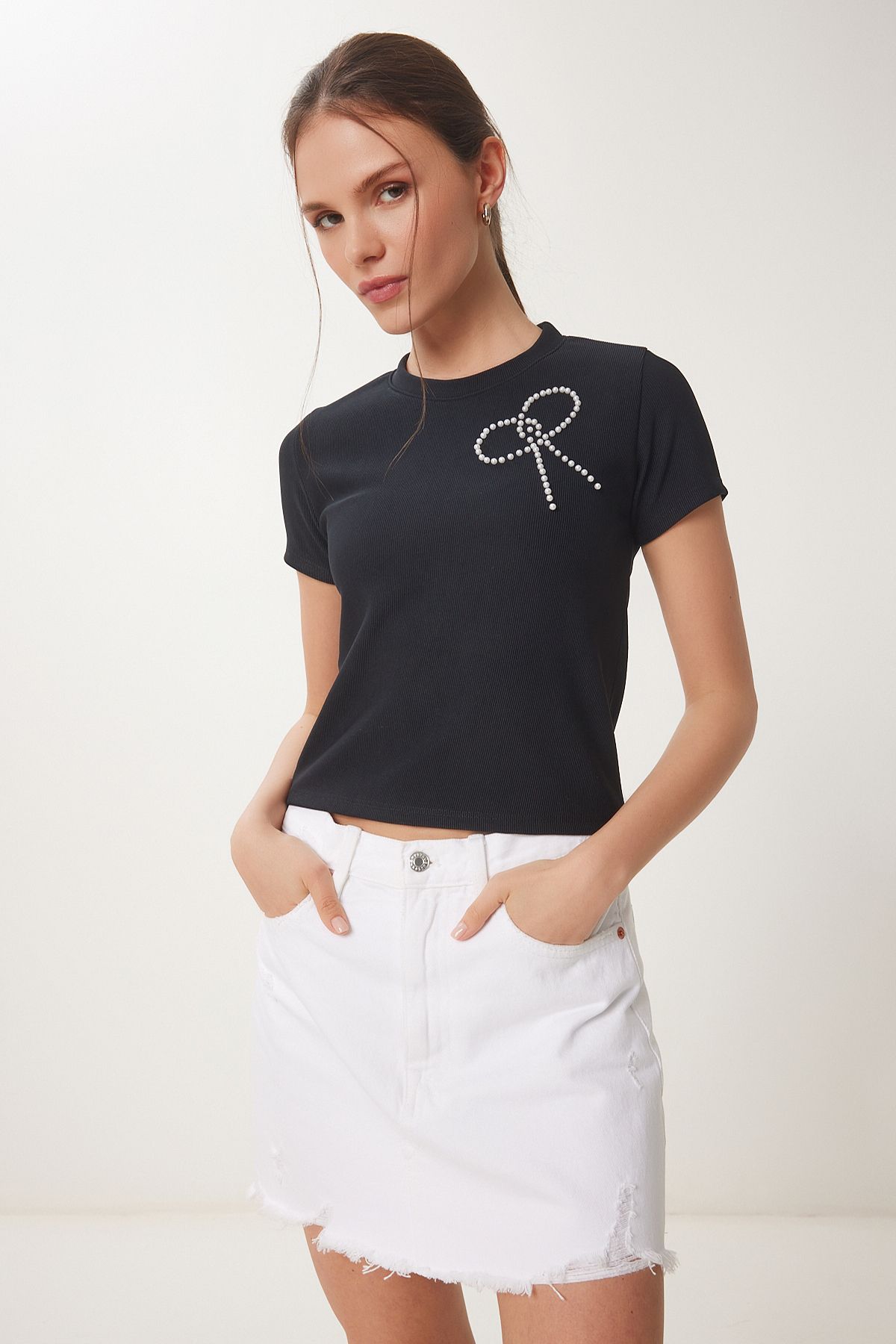 Siyah Boncuklu Fiyonk Detaylı Örme T-Shirt ZV00290