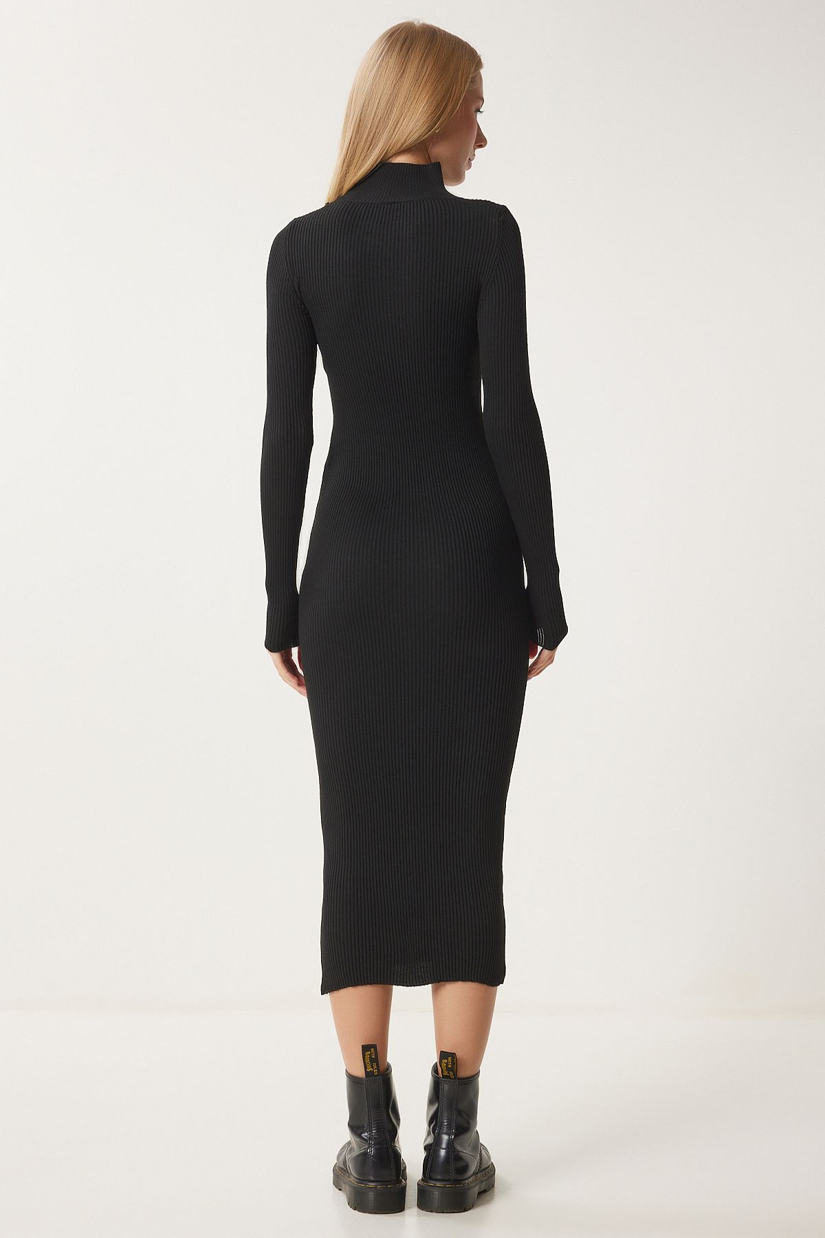 Siyah Cut Out Detaylı Dik Yaka Fitilli Triko Elbise FN03388