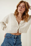 Krem Motifli Düğmeli Crop Triko Hırka  MW00132