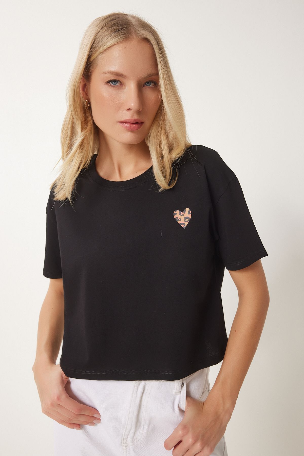 Siyah Kalp Baskılı Pamuklu Kısa Örme T-Shirt AN00224