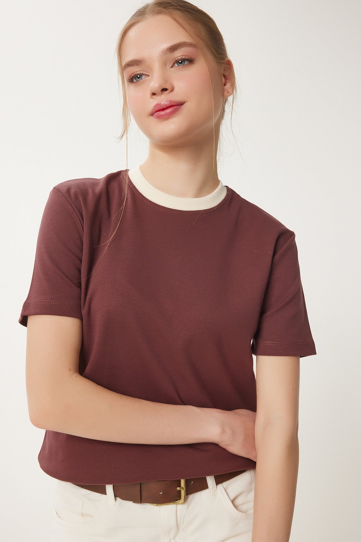 Kahverengi Kontrast Renkli Pamuklu Örme T-Shirt CR00472