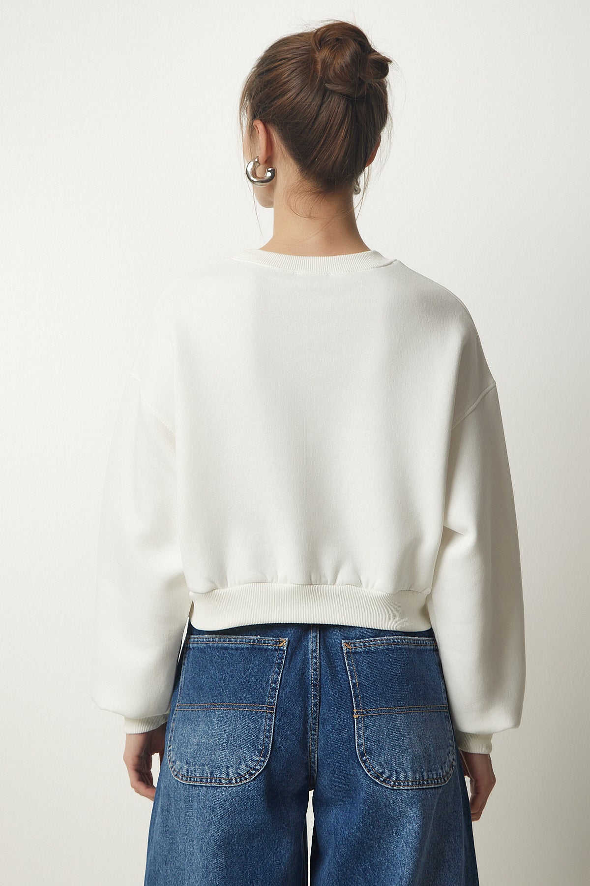 Ekru Baskılı Şardonlu Crop Örme Sweatshirt HF00444