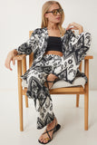 Siyah Beyaz Desenli Krinkıl Yazlık Kimono Pantolon Takım ZV00271
