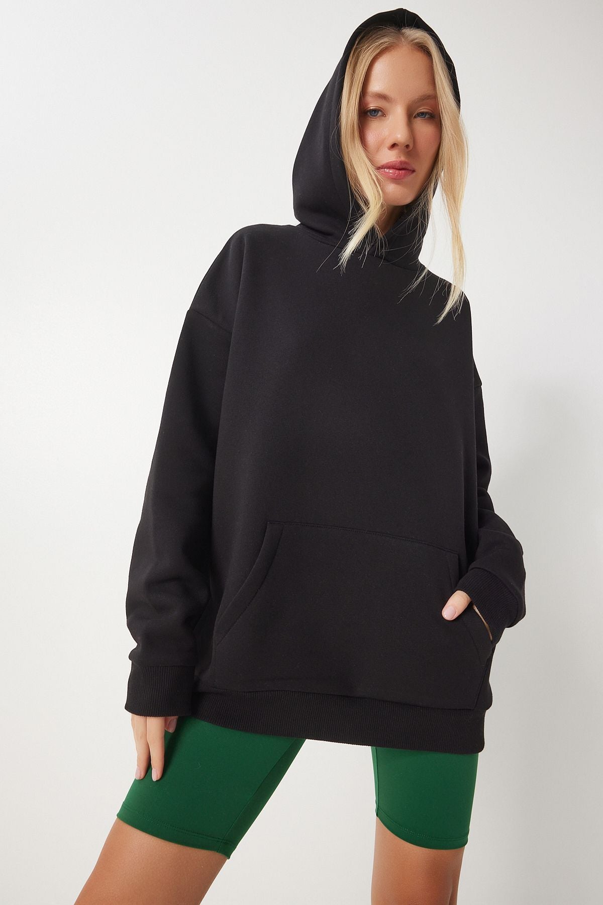 Siyah Kapüşonlu Şardonlu Oversize Sweatshirt OW00048