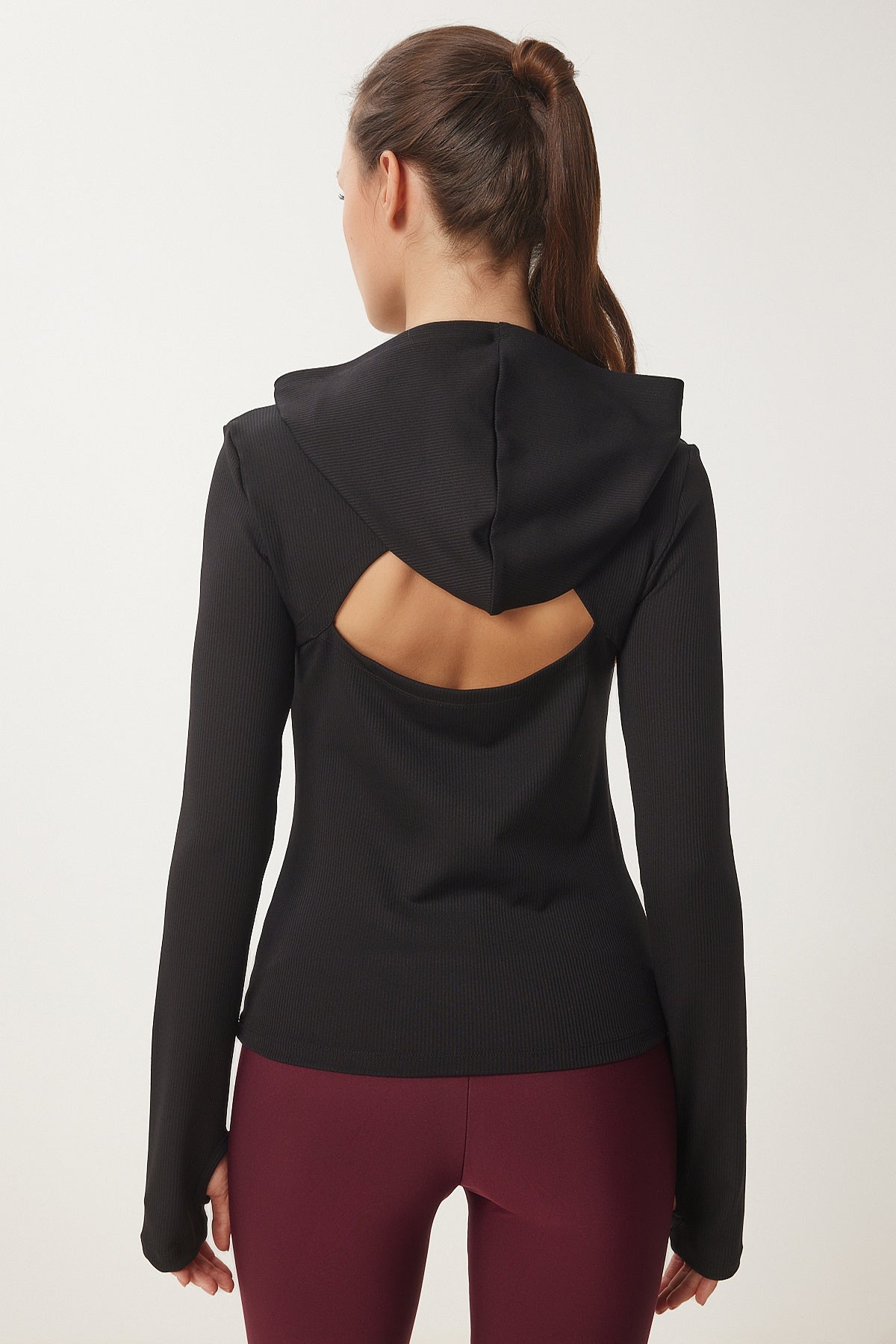 Siyah Parmak Ve Sırt Cut Out Detaylı Kapüşonlu Sweatshirt VX00004