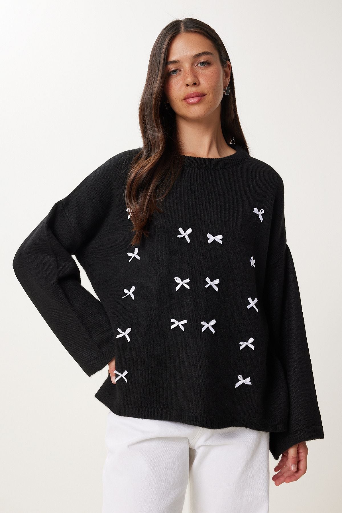 Siyah Fiyonk Detaylı Oversize Triko Kazak KB00042