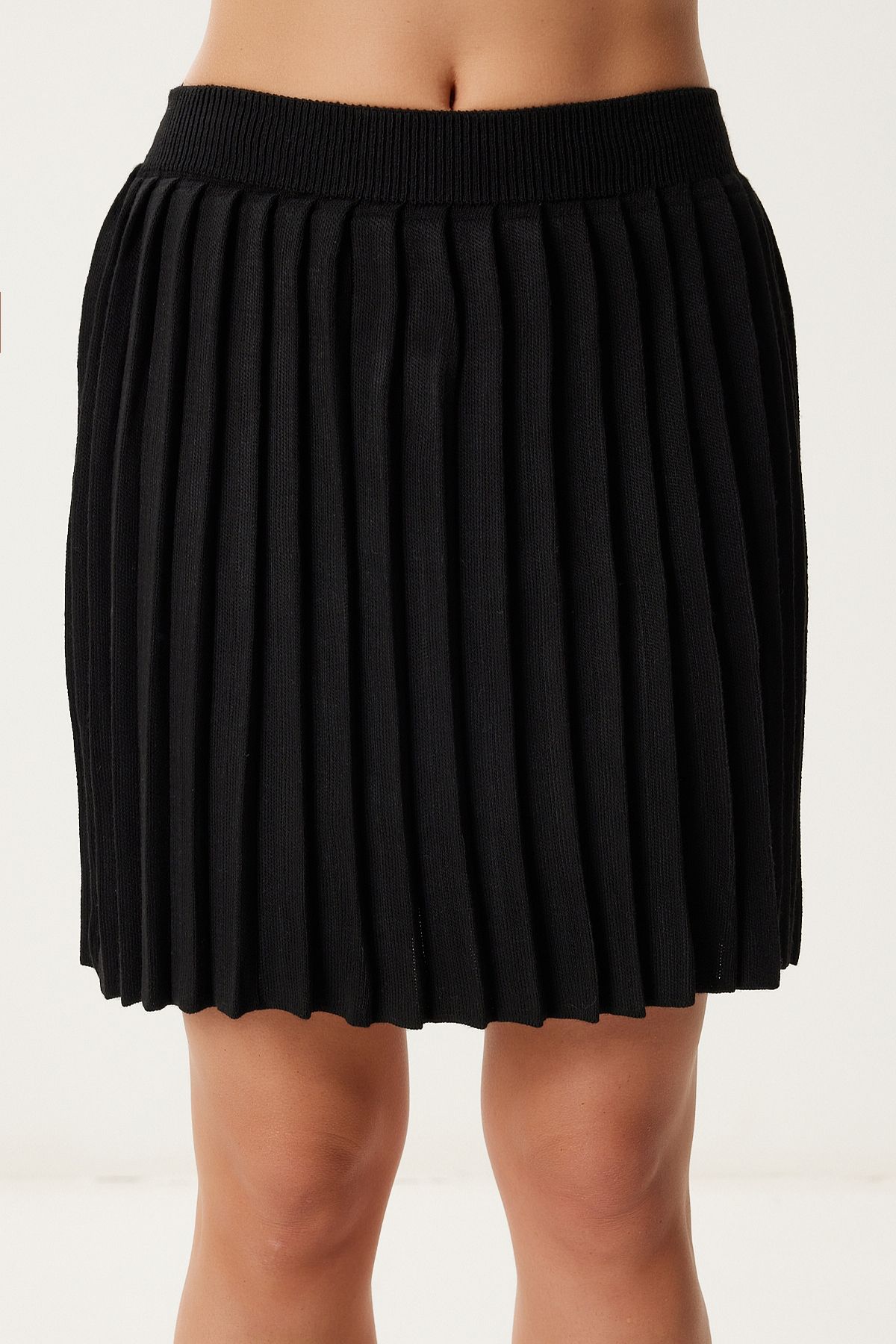 Siyah Pileli Mini Triko Etek PF00114