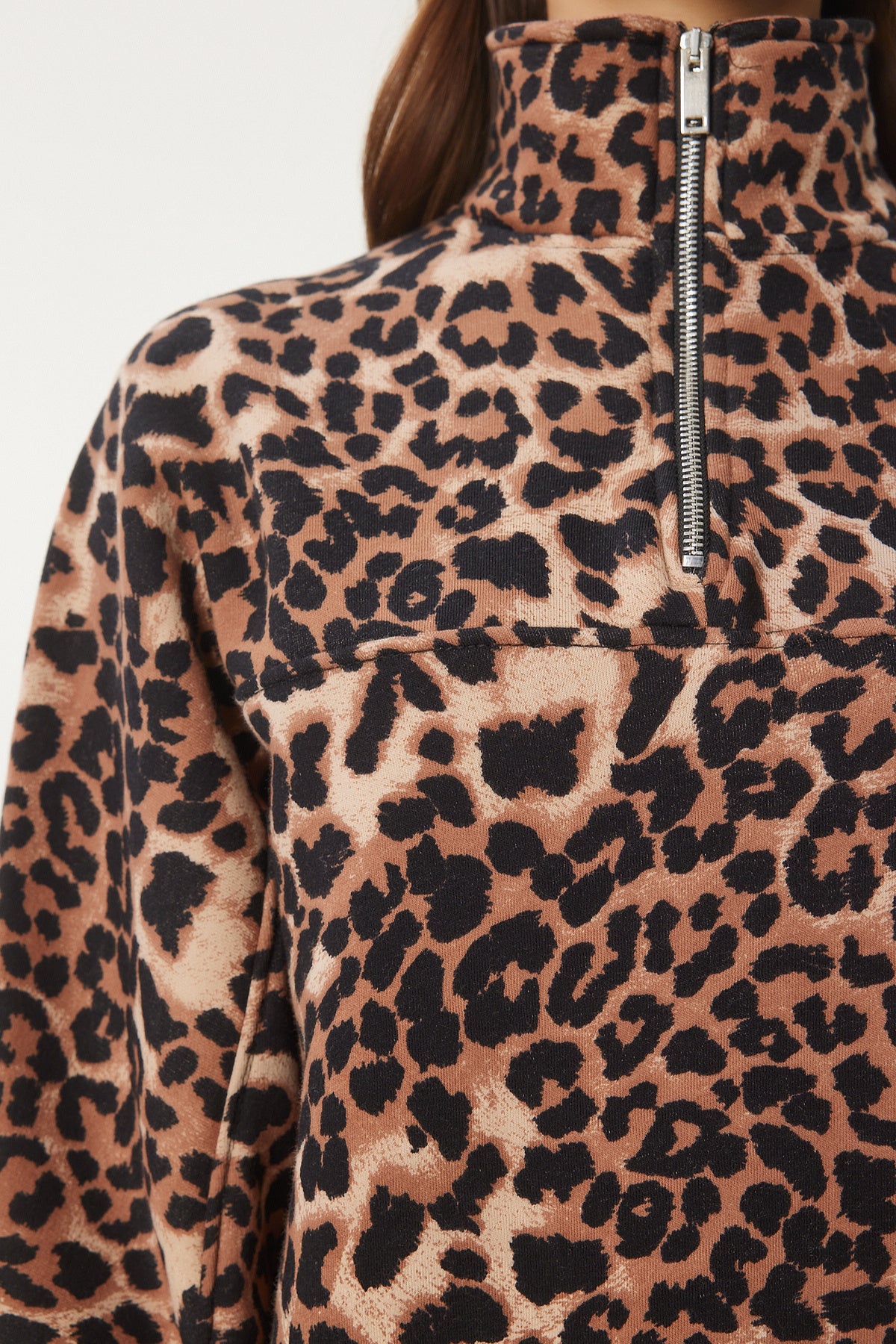 Bisküvi Siyah Leopar Desenli Dik Yaka Şardonlu Sweatshirt DP00226