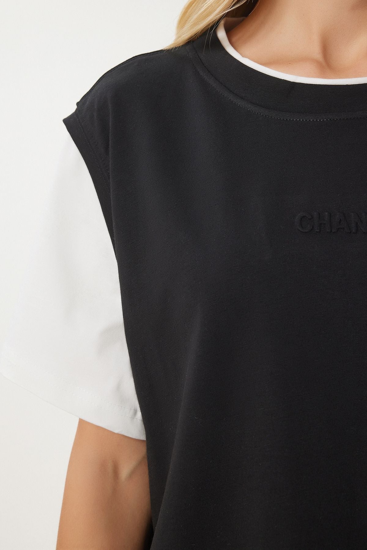 Siyah Kontrast Renkli Pamuklu Örme T-Shirt CR00459