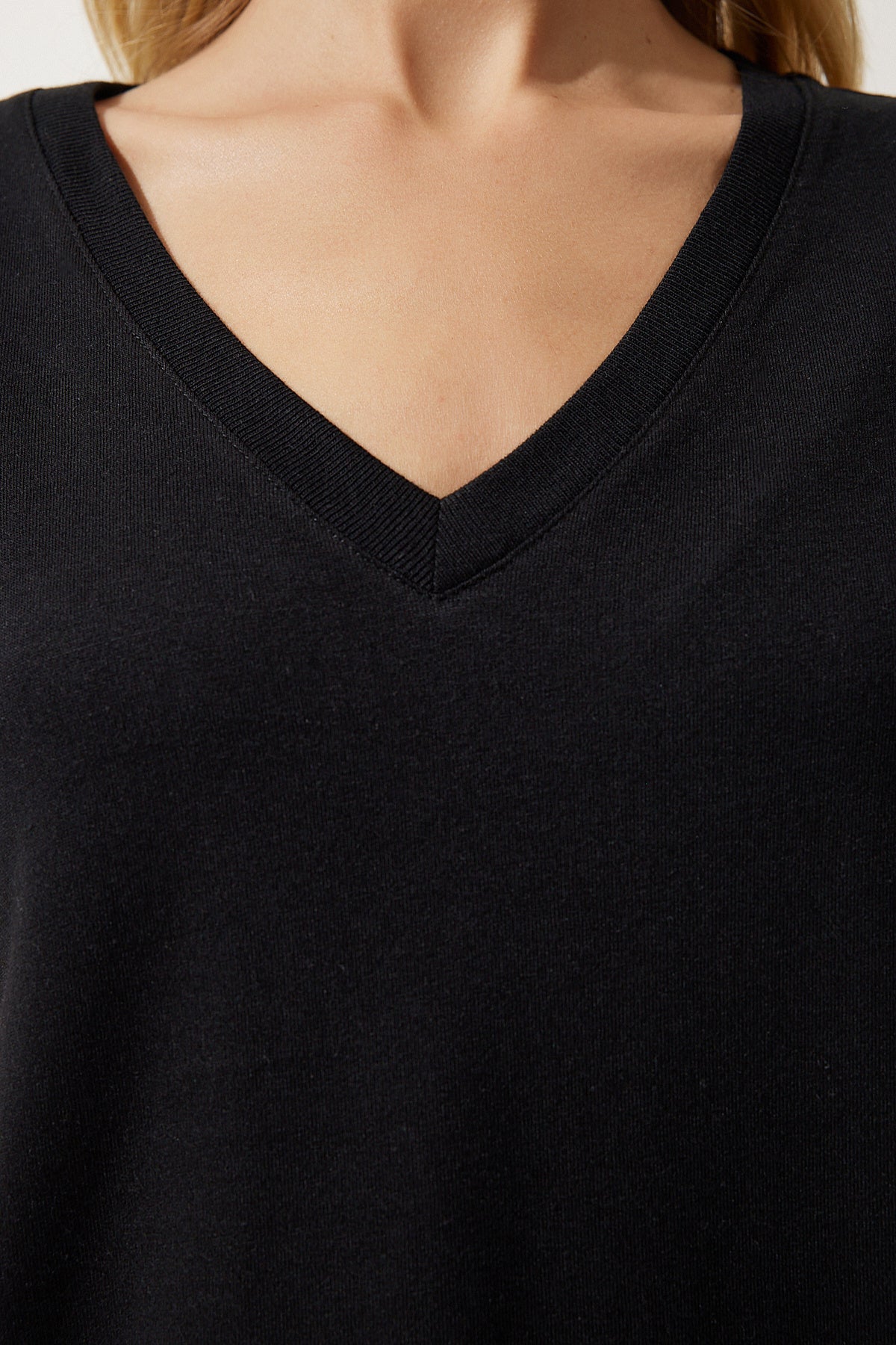 Siyah V Yaka Modal Örme T-Shirt HW00009
