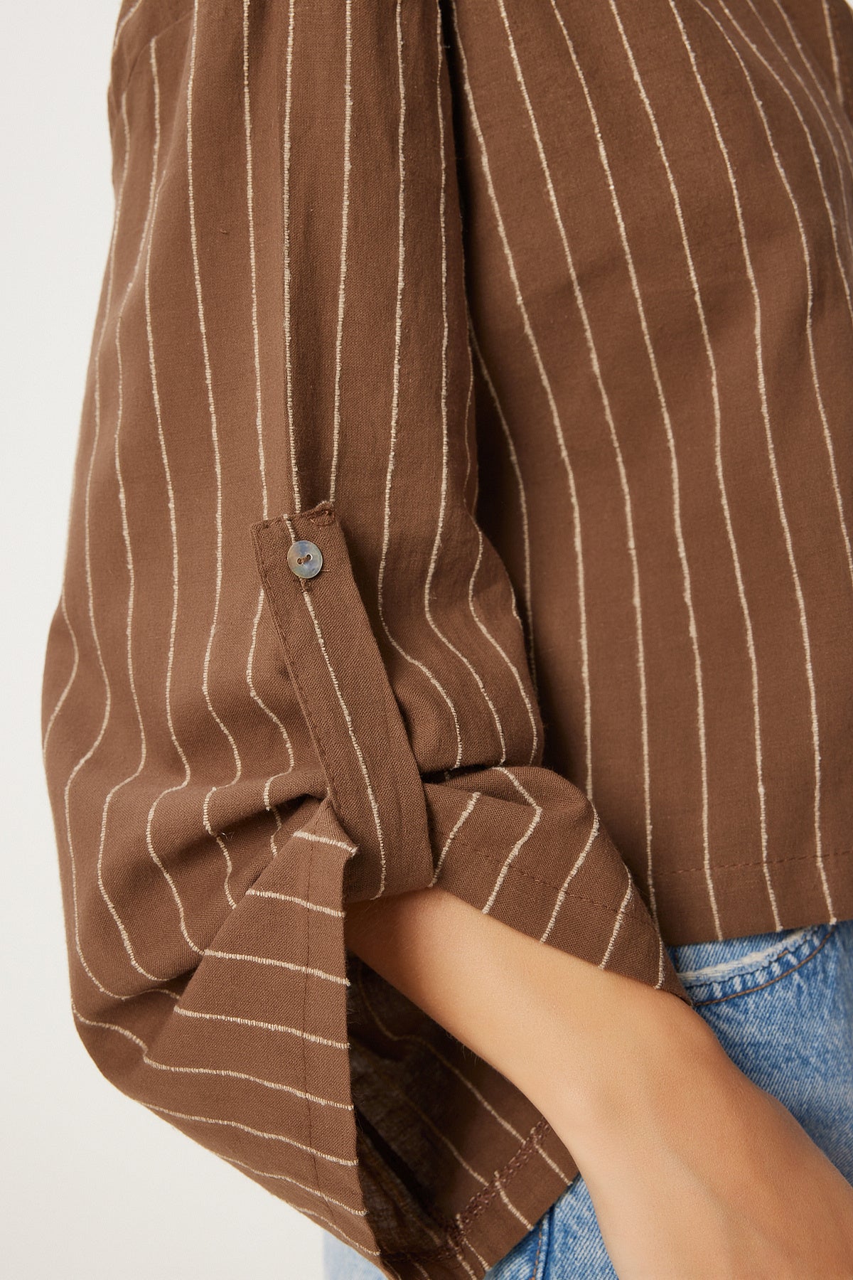 Kahverengi İnce Çizgili Crop Keten Gömlek DM00140