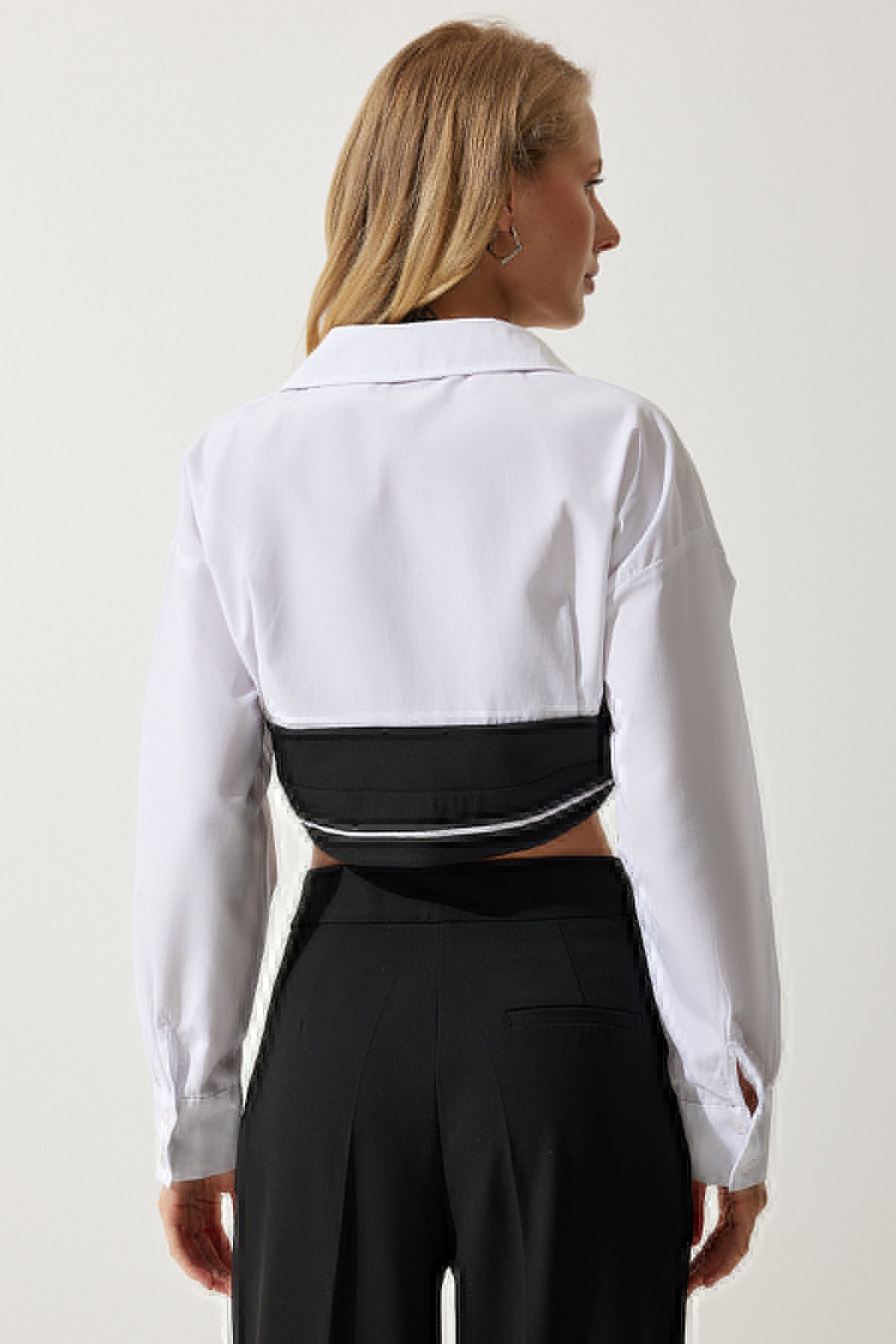 Beyaz Renk Bloklu Crop Poplin Gömlek SF00018