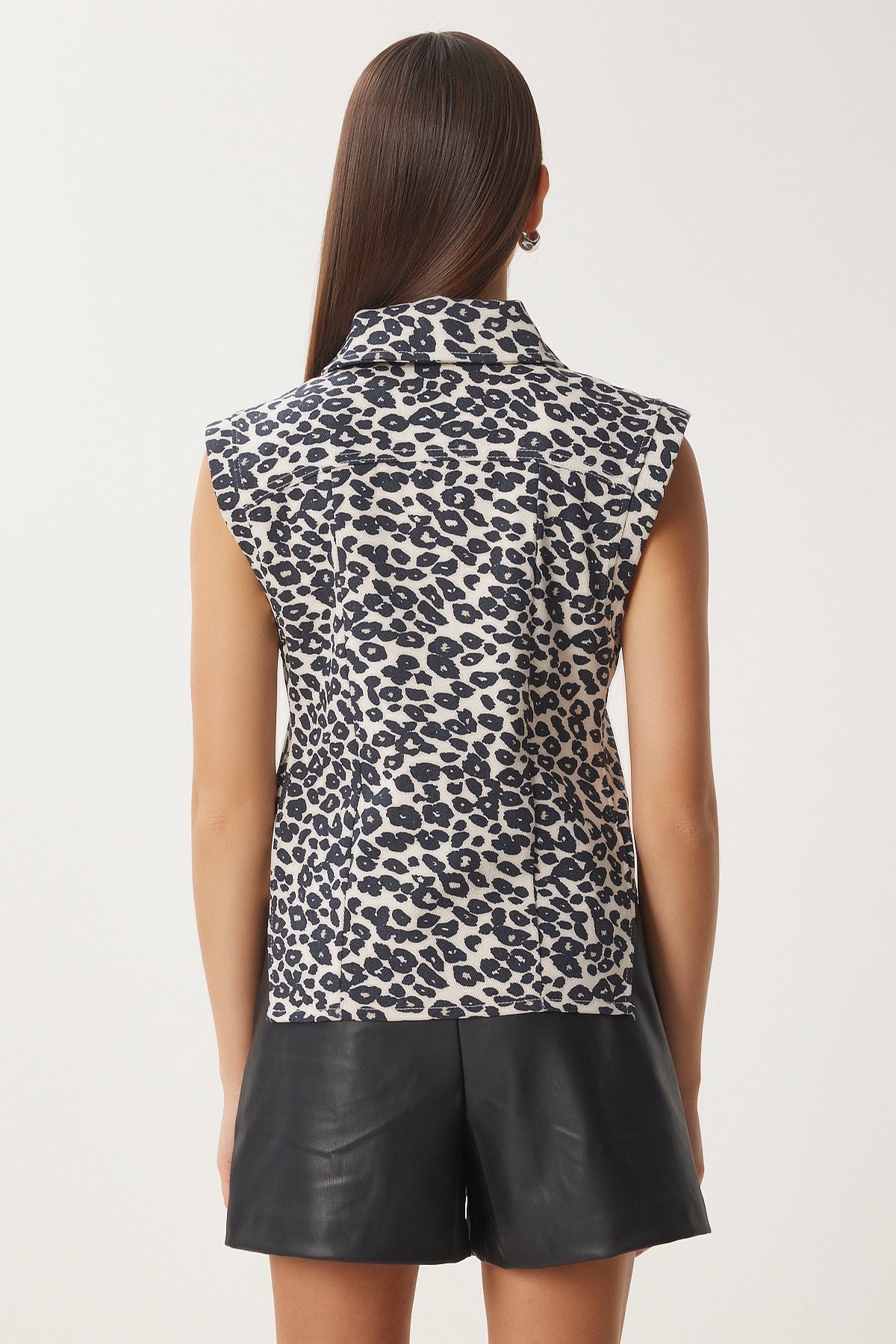 Ekru Siyah Leopar Desenli Gömlek Yaka Denim Yelek FN03418