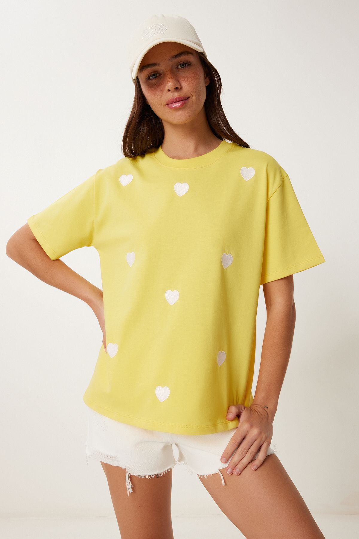 Sarı Kalp Nakışlı Pamuklu Örme T-Shirt AN00244