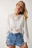 Beyaz Fistolu Crop Örme Bluz ES00148