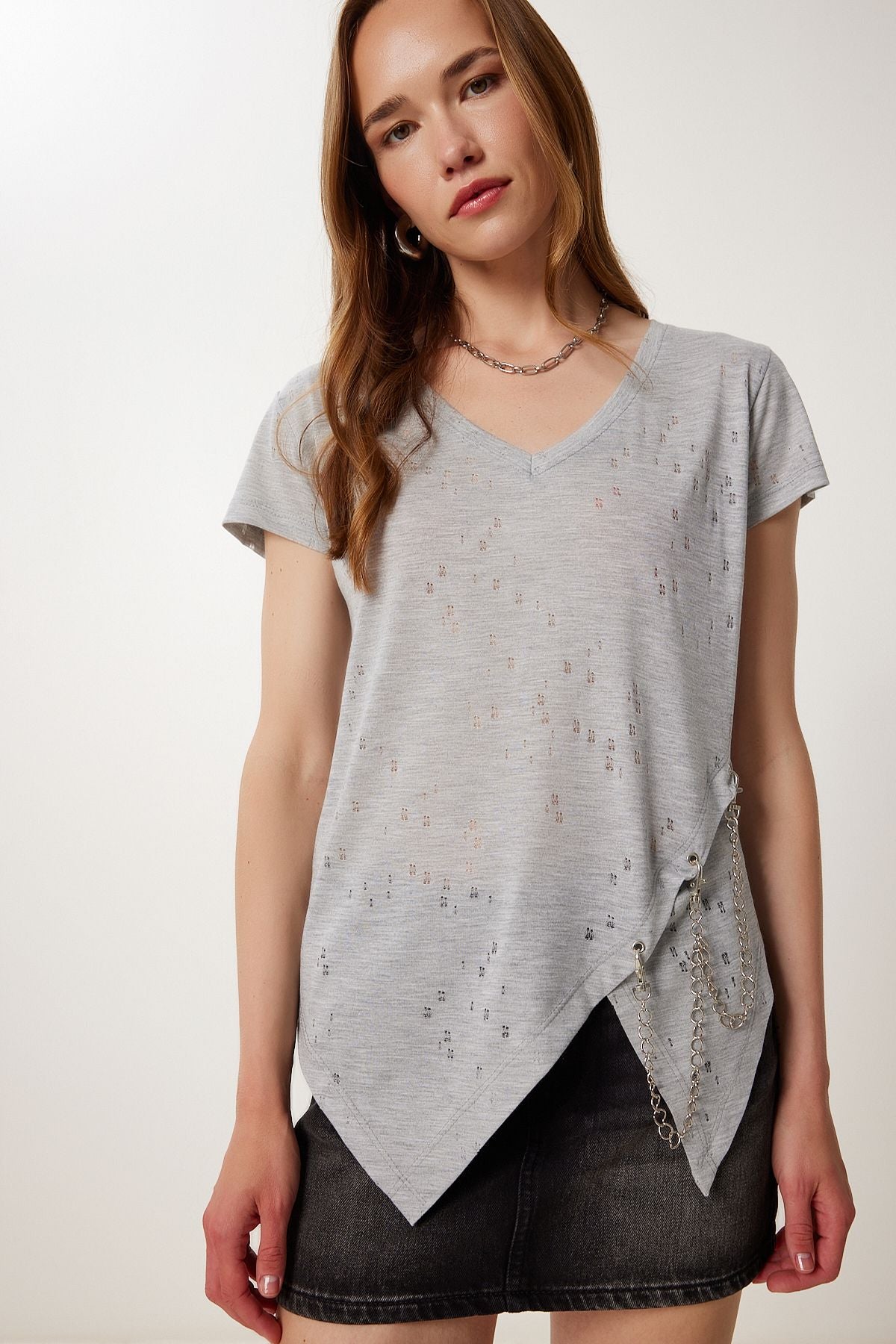 Gri Melanj Metal Aksesuarlı Yırtık Detaylı Örme T-Shirt TP00101