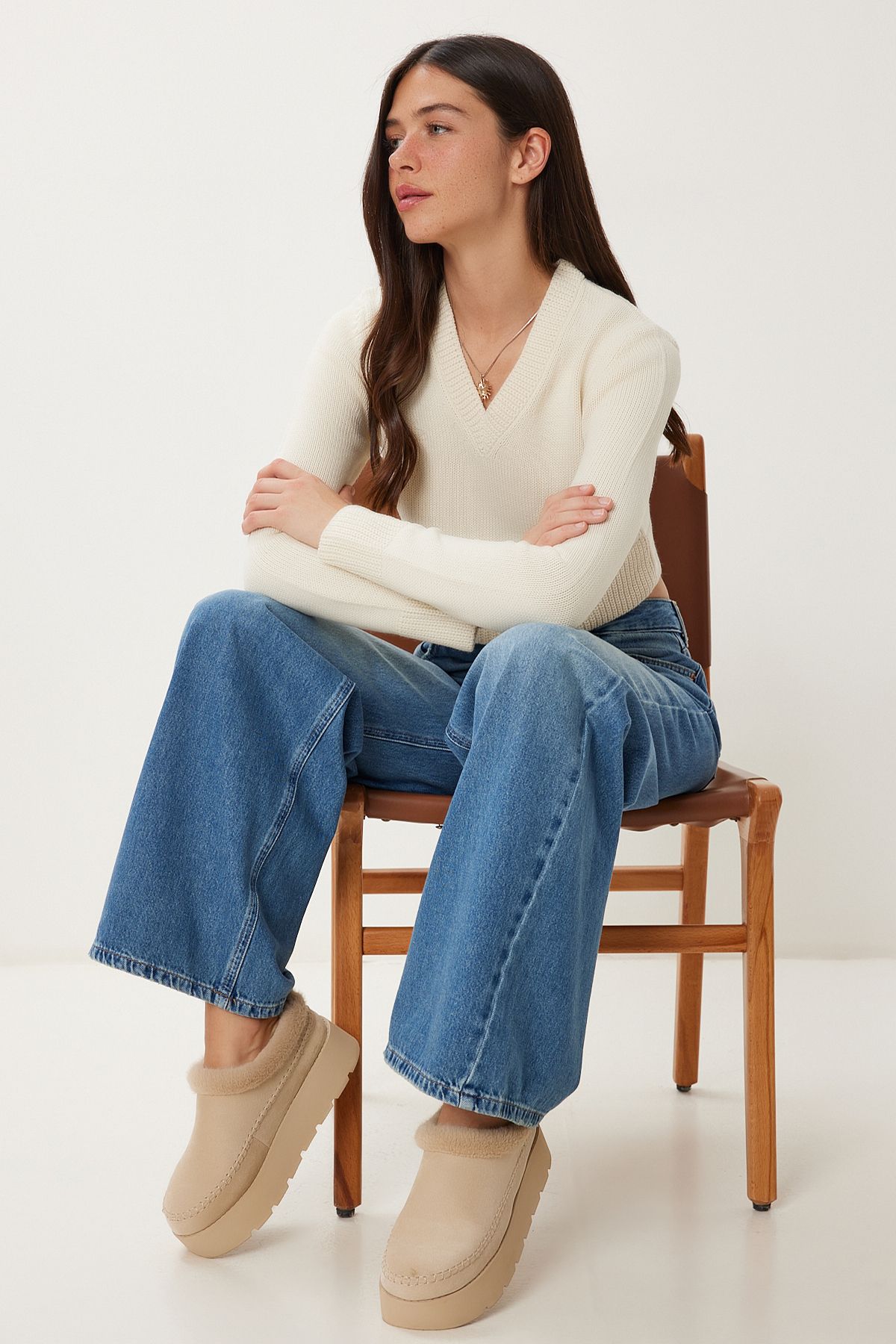Krem V Yaka Crop Triko Kazak PF00040
