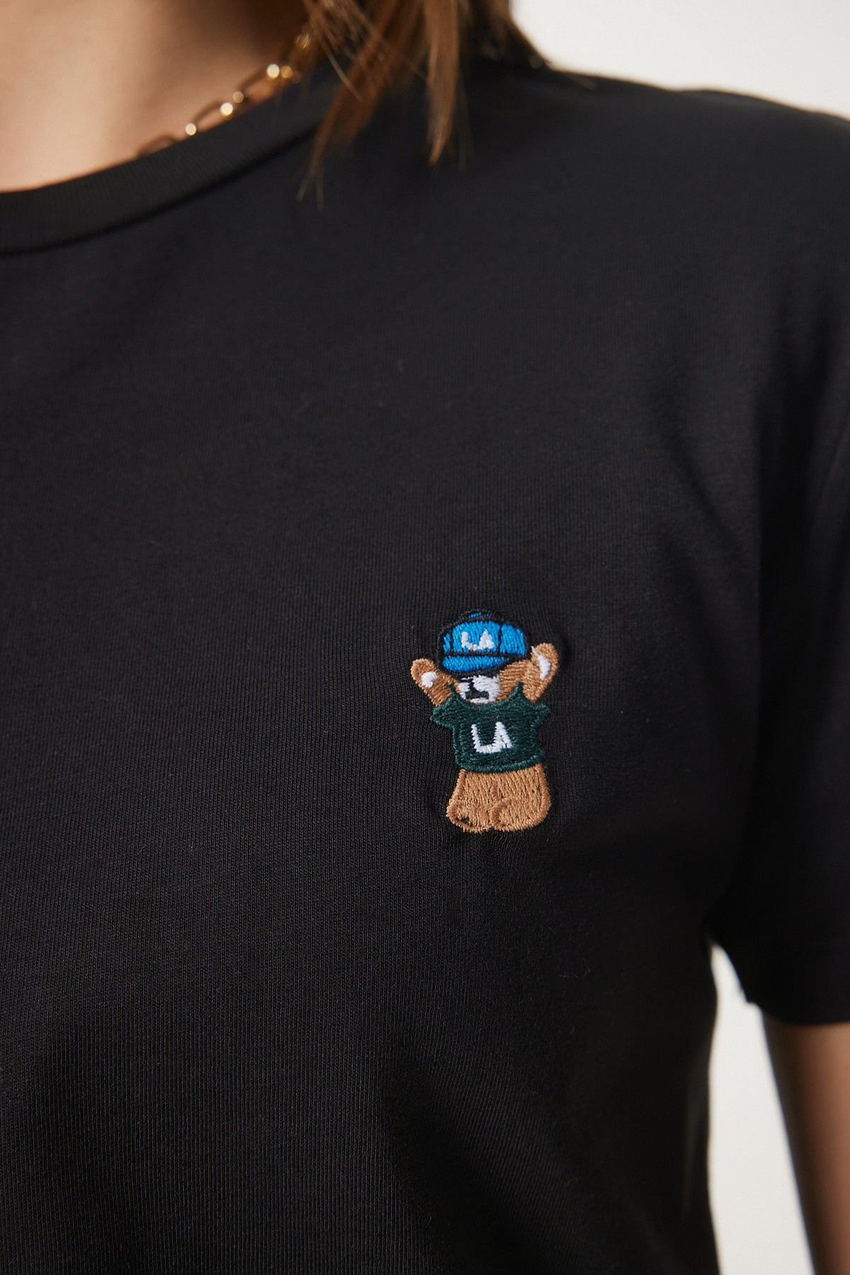 Siyah Ayıcık İşlemeli Pamuklu Örme T-Shirt CR00455