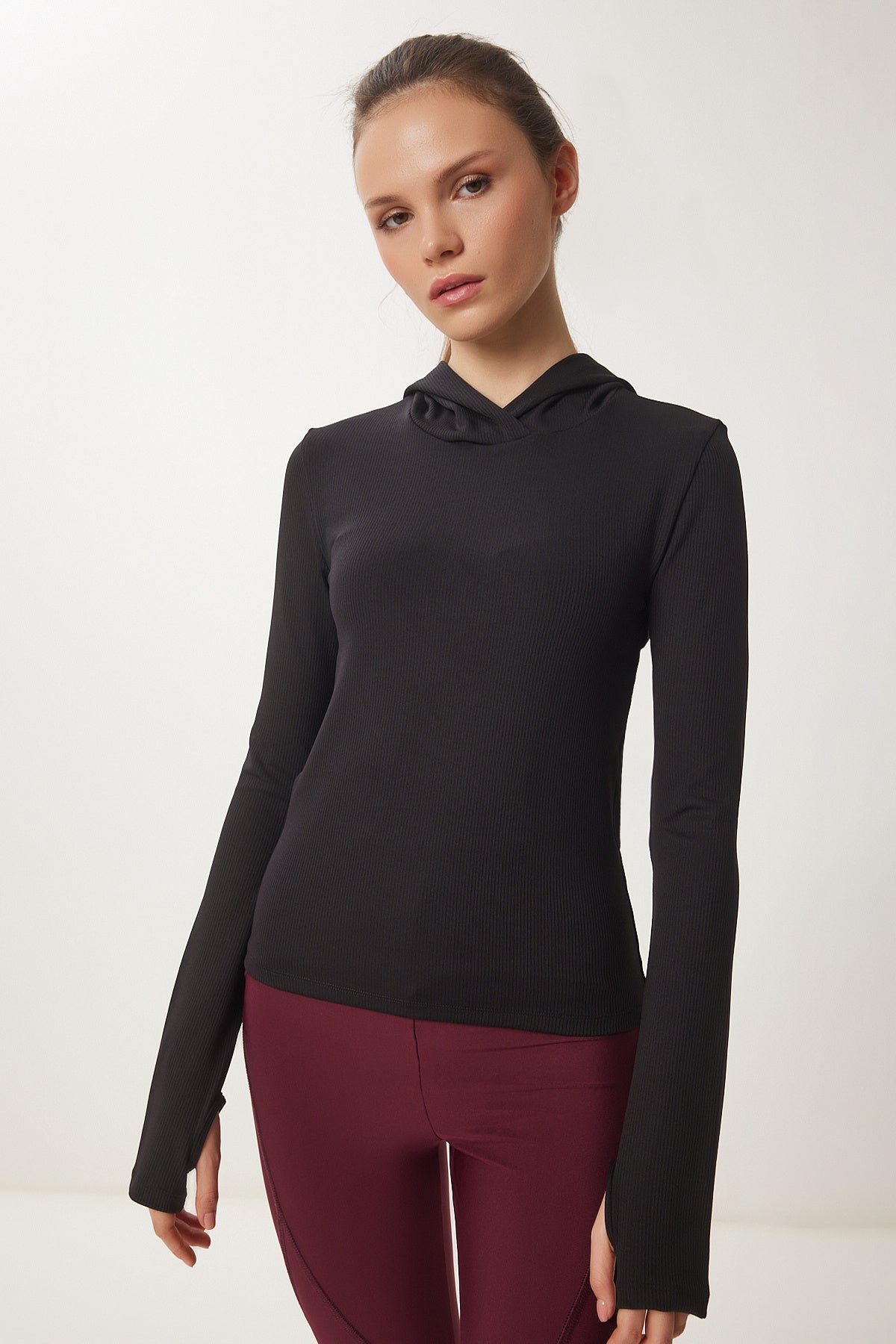 Siyah Parmak Ve Sırt Cut Out Detaylı Kapüşonlu Sweatshirt VX00004