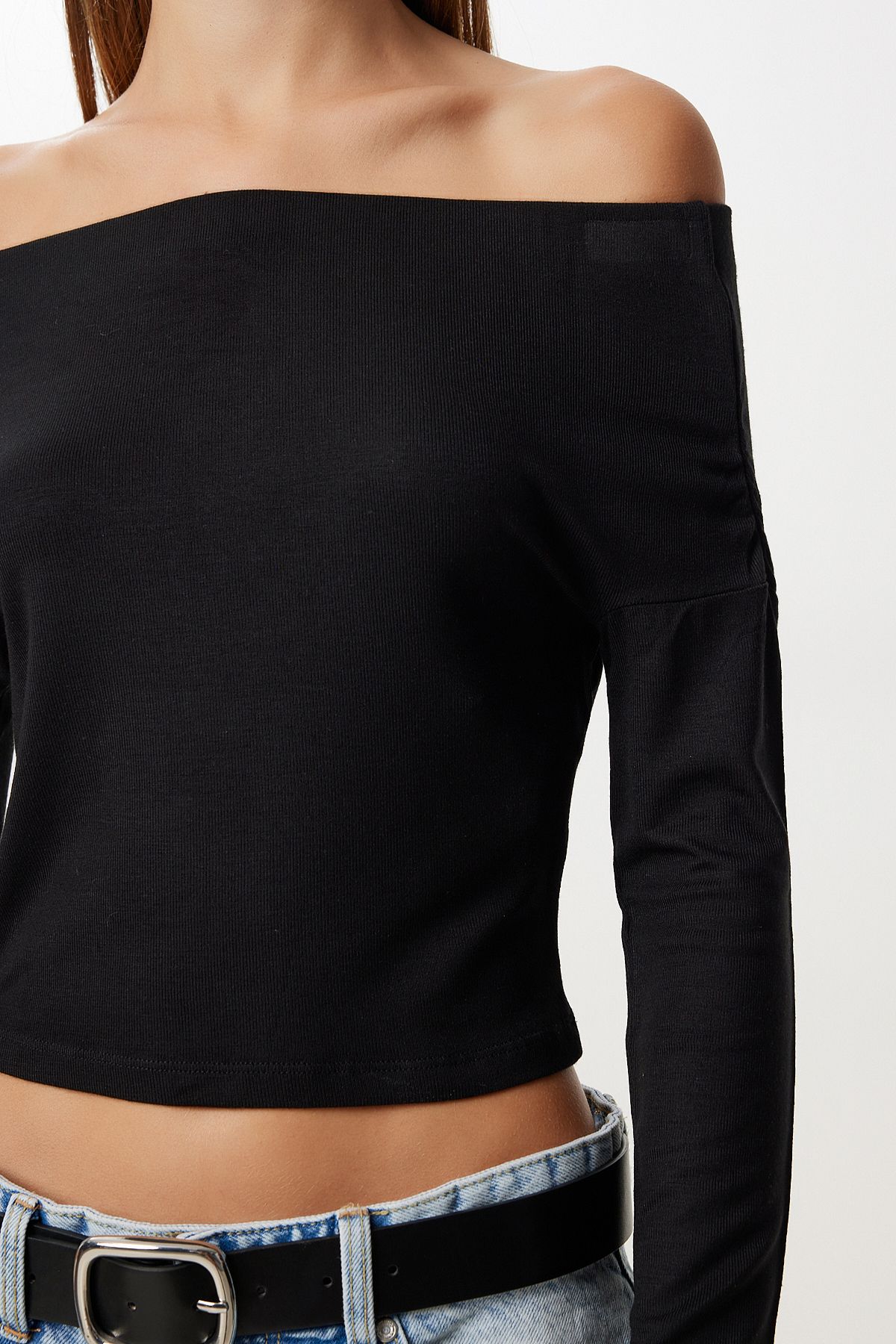 Siyah Büzgülü Kayık Yaka Crop Bluz UB00422