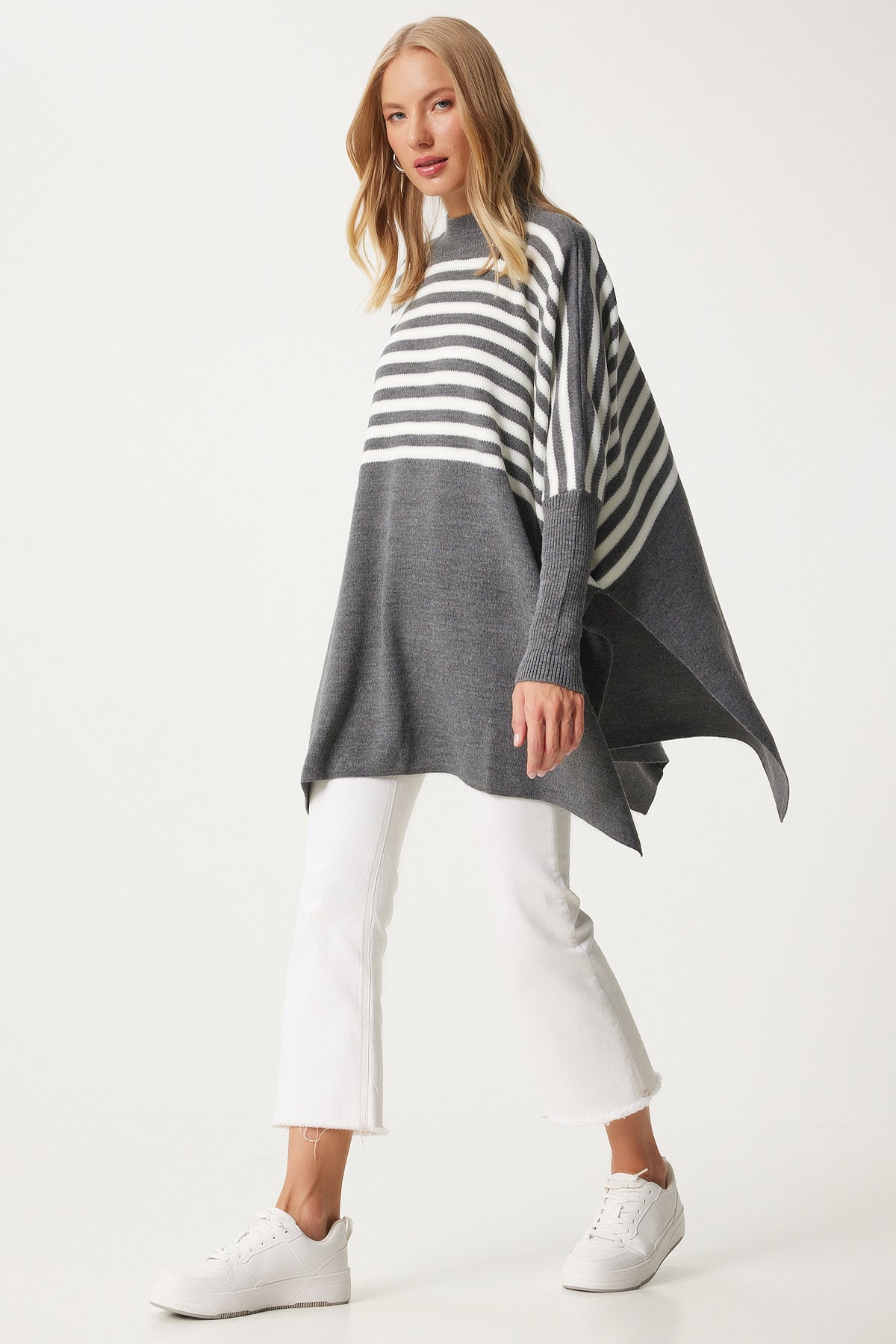 Gri Çizgili Yandan Yırtmaçlı Oversize Panço Kazak DD01336