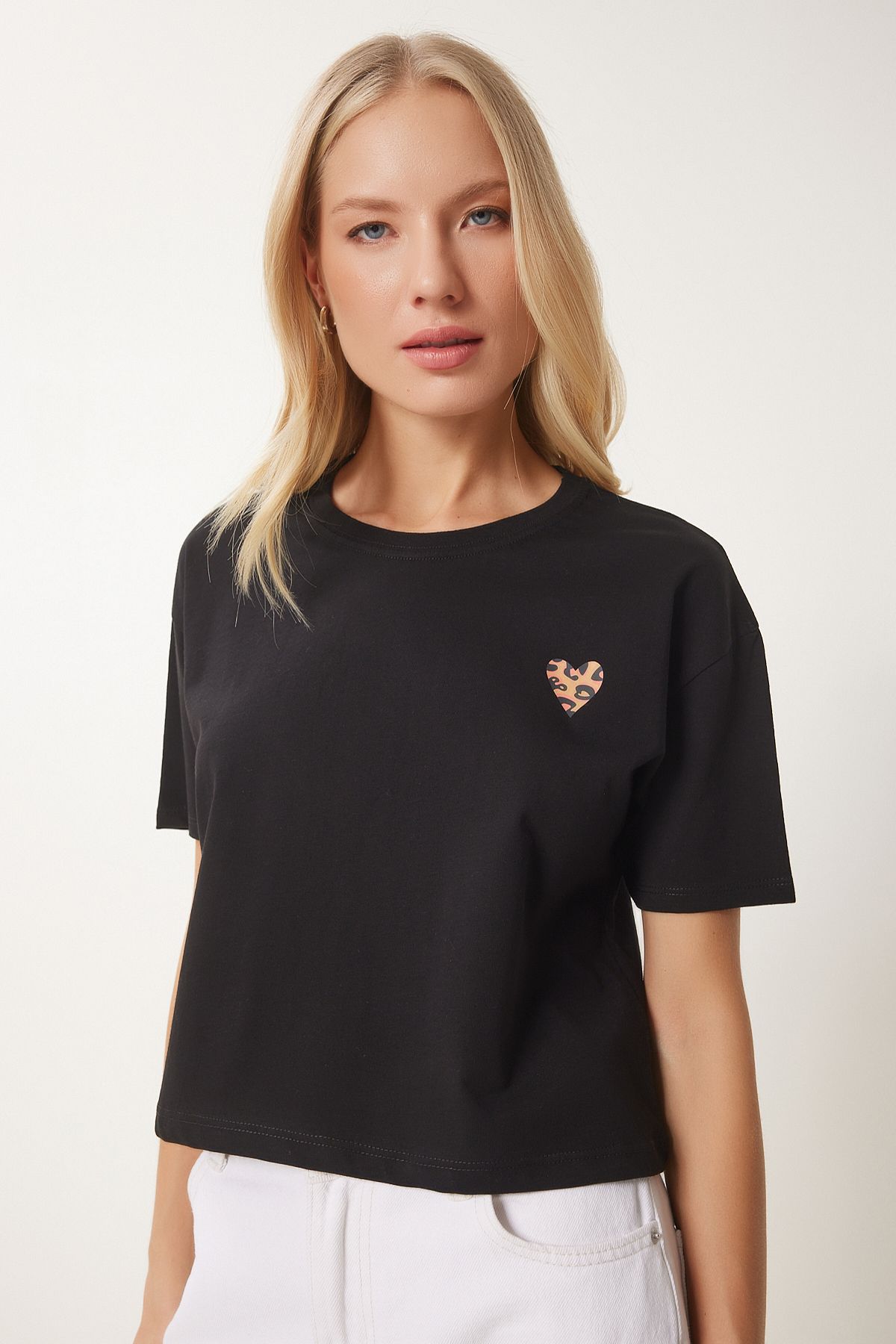 Siyah Kalp Baskılı Pamuklu Kısa Örme T-Shirt AN00224